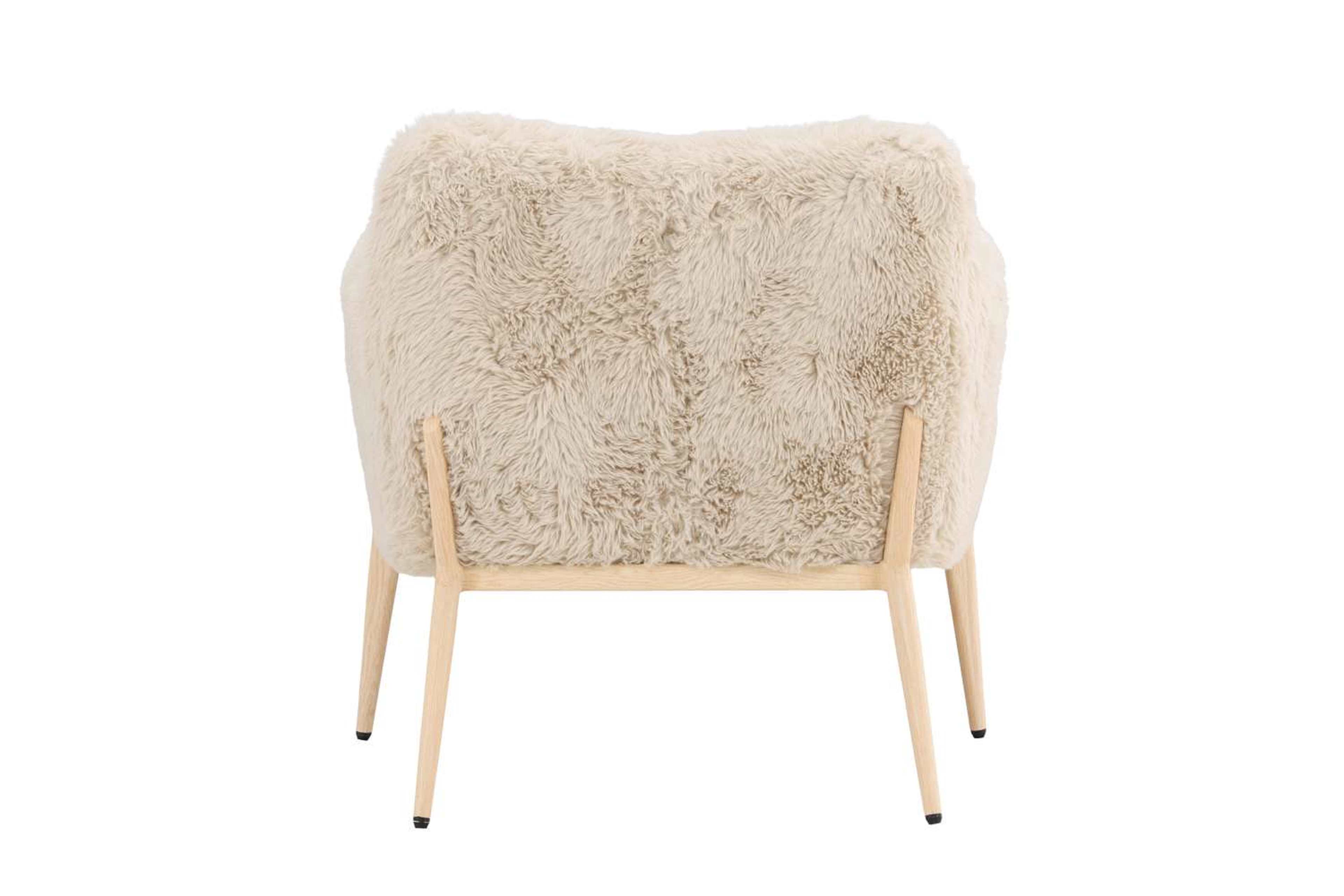 Zenzi Fåtölj, från Venture Home, i färgen beige,whitewash. Klicka för att öppna bilden i stort format