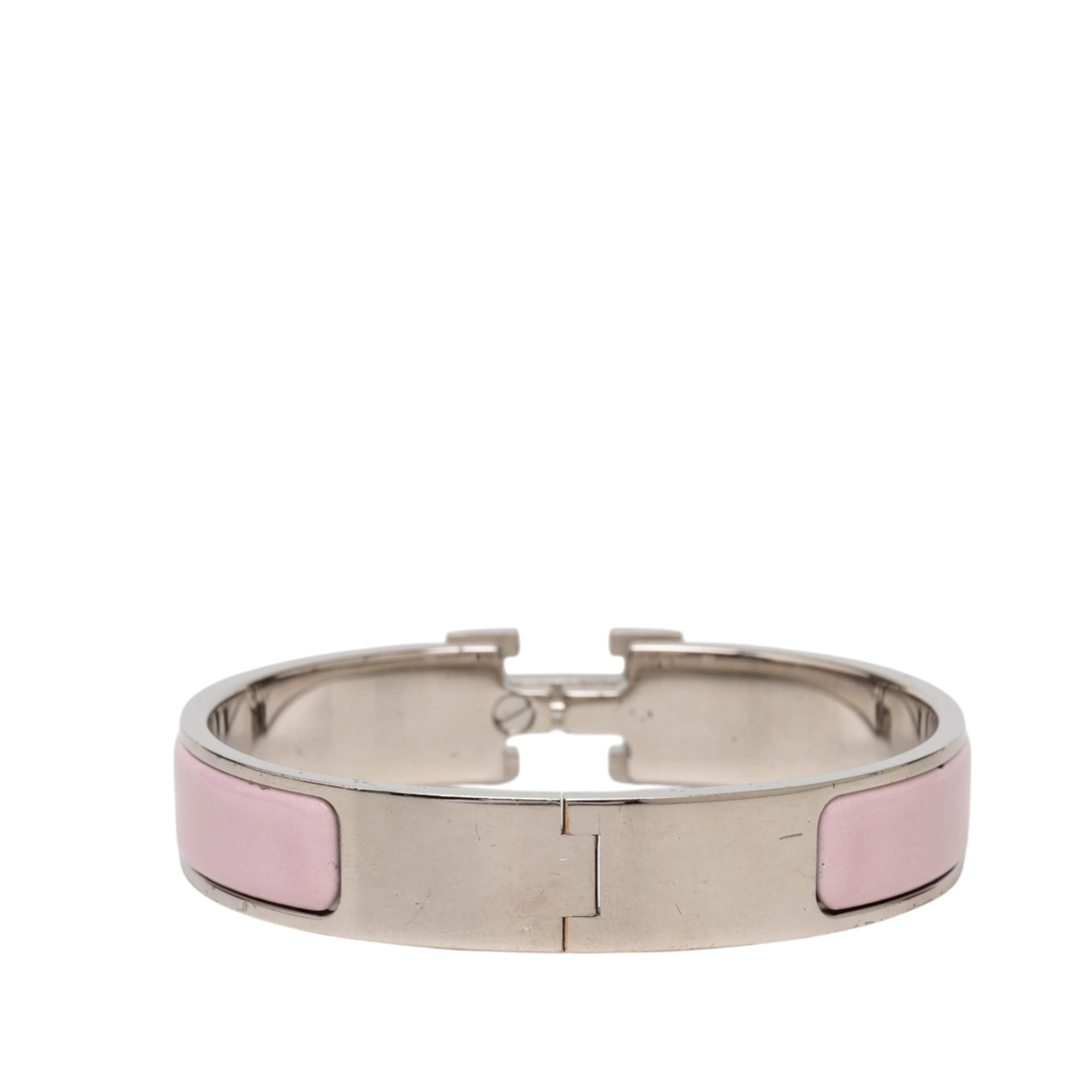 Hermès Narrow Enamel Clic H Bracelet Pm, från Luxclusif, i färgen pink. Klicka för att öppna bilden i stort format