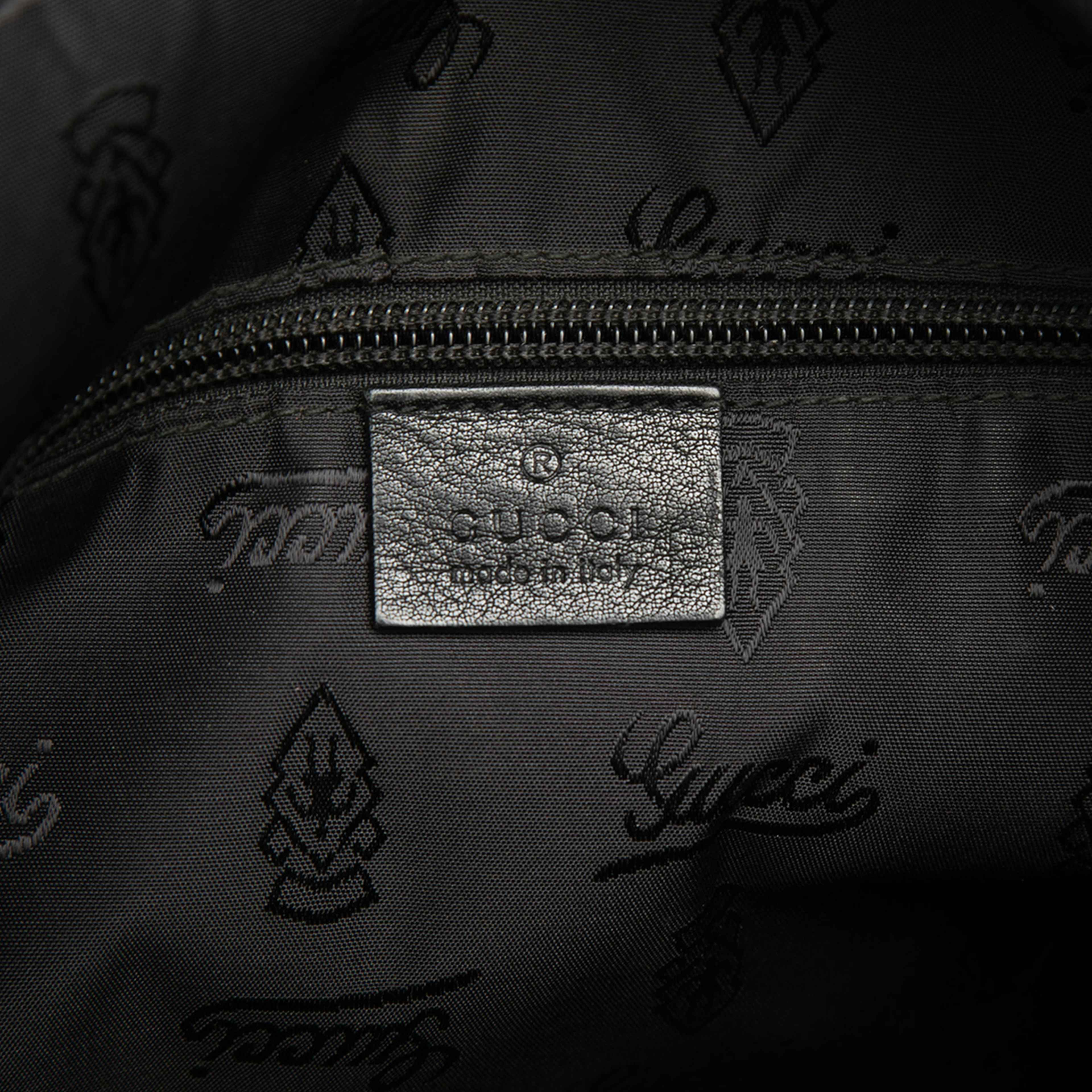 Gucci Guccissima Crossbody, från Luxclusif, i färgen svart. Klicka för att öppna bilden i stort format