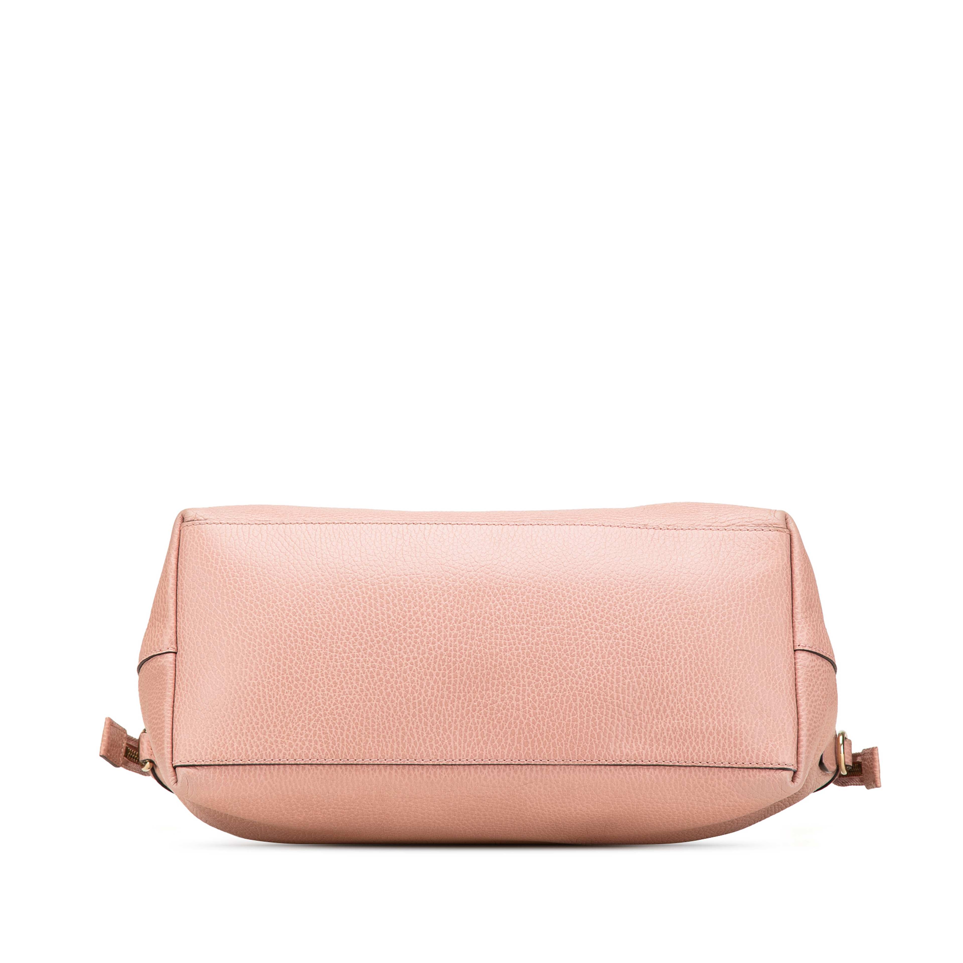 Gucci Medium Leather Gg Charm Dome Satchel, från Luxclusif, i färgen pink. Klicka för att öppna bilden i stort format