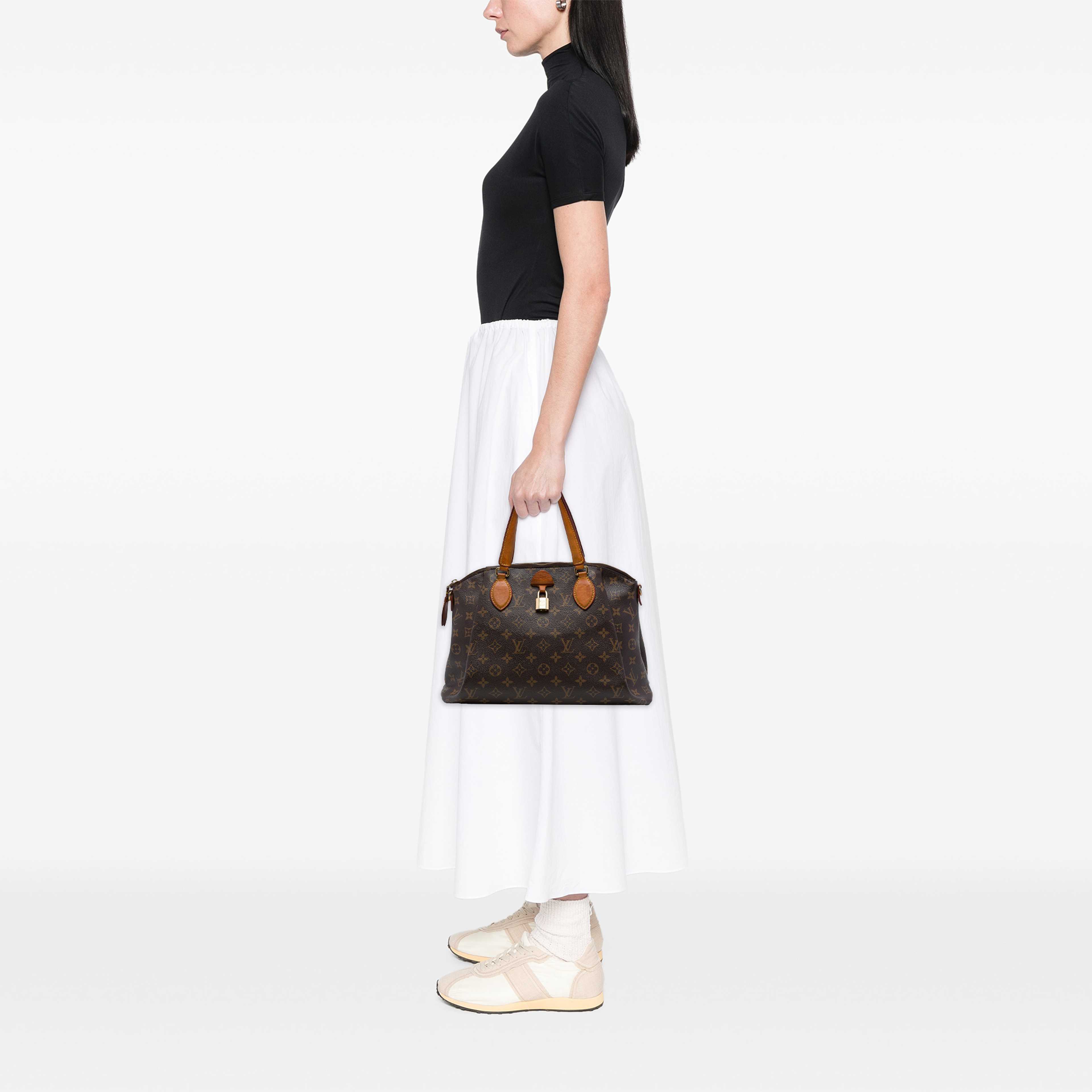 Louis Vuitton Monogram Rivoli Mm, från Luxclusif, i färgen brun. Klicka för att öppna bilden i stort format