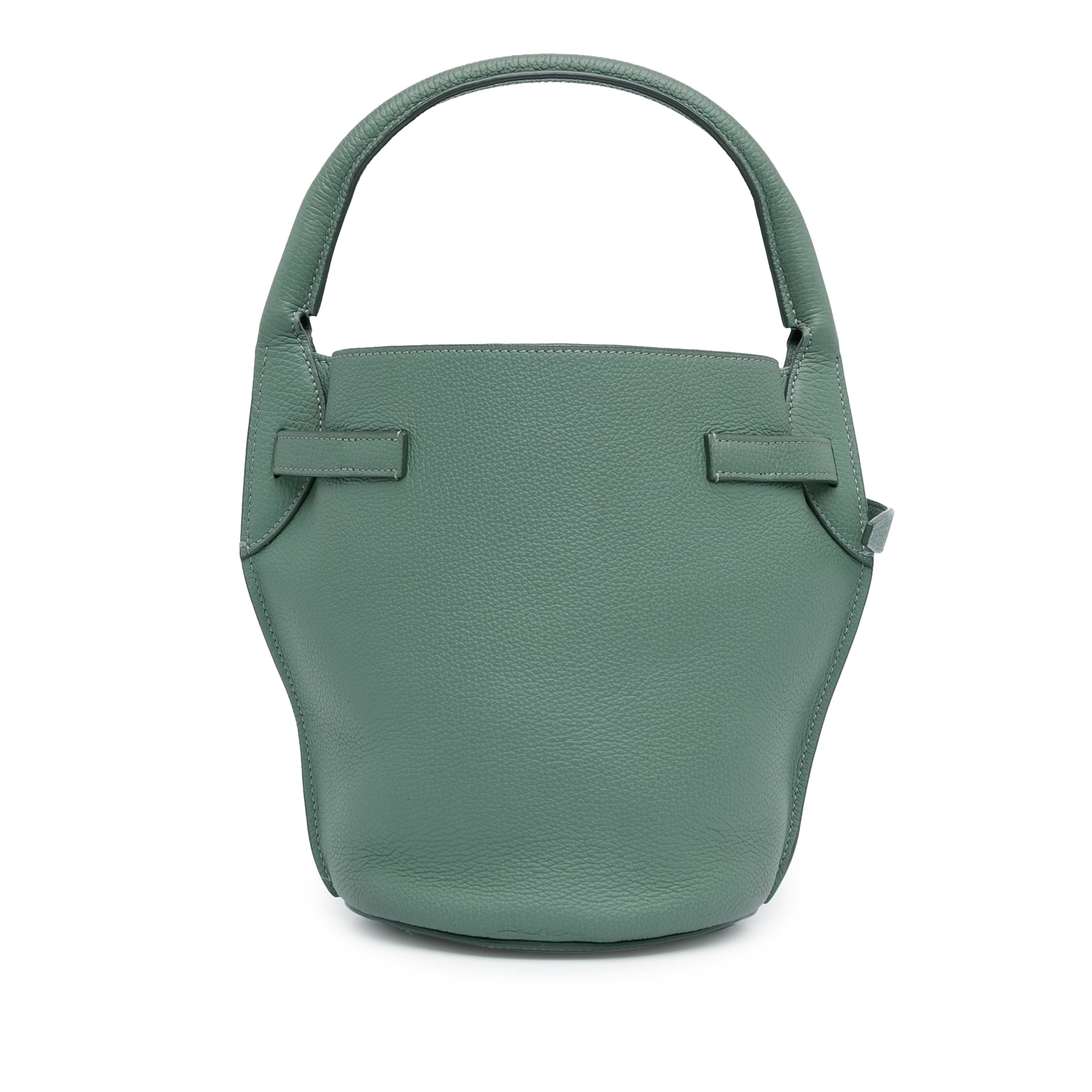 Celine Nano Big Bucket Bag, från Luxclusif, i färgen green. Klicka för att öppna bilden i stort format