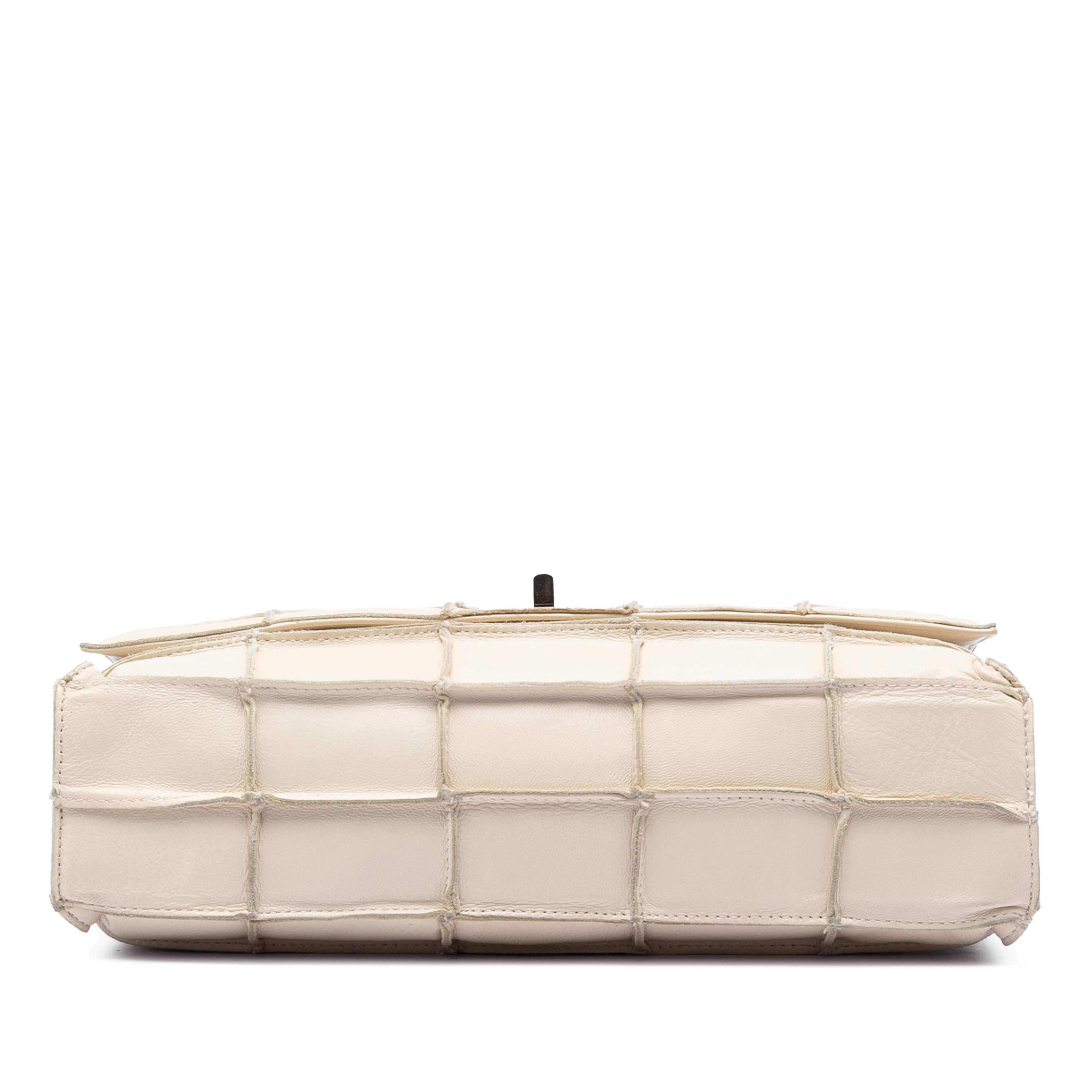 Chanel Identification Lambskin Patchwork Reissue 2.55 Flap, från Luxclusif, i färgen brun. Klicka för att öppna bilden i stort format
