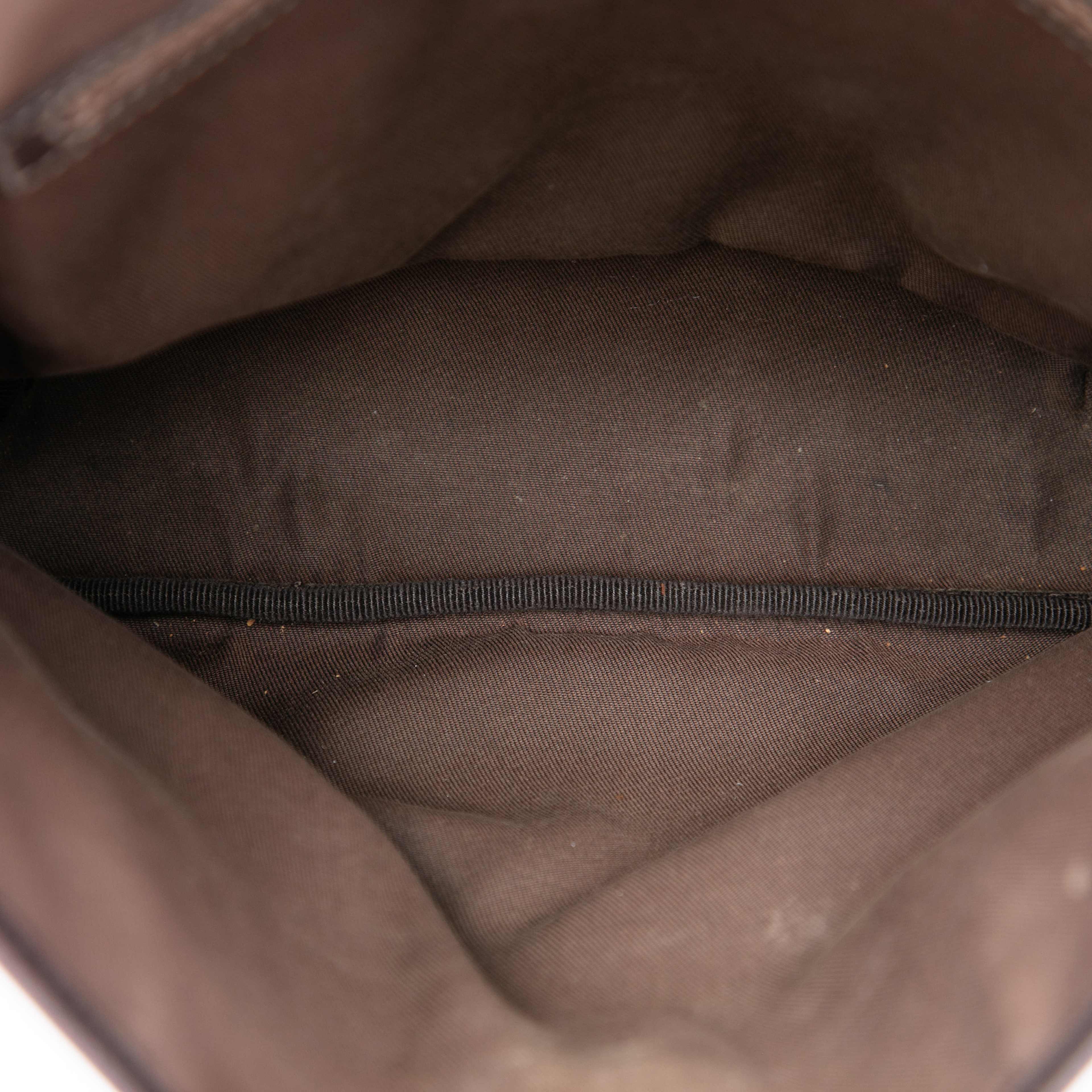 Gucci Gg Supreme Crossbody, från Luxclusif, i färgen beige. Klicka för att öppna bilden i stort format