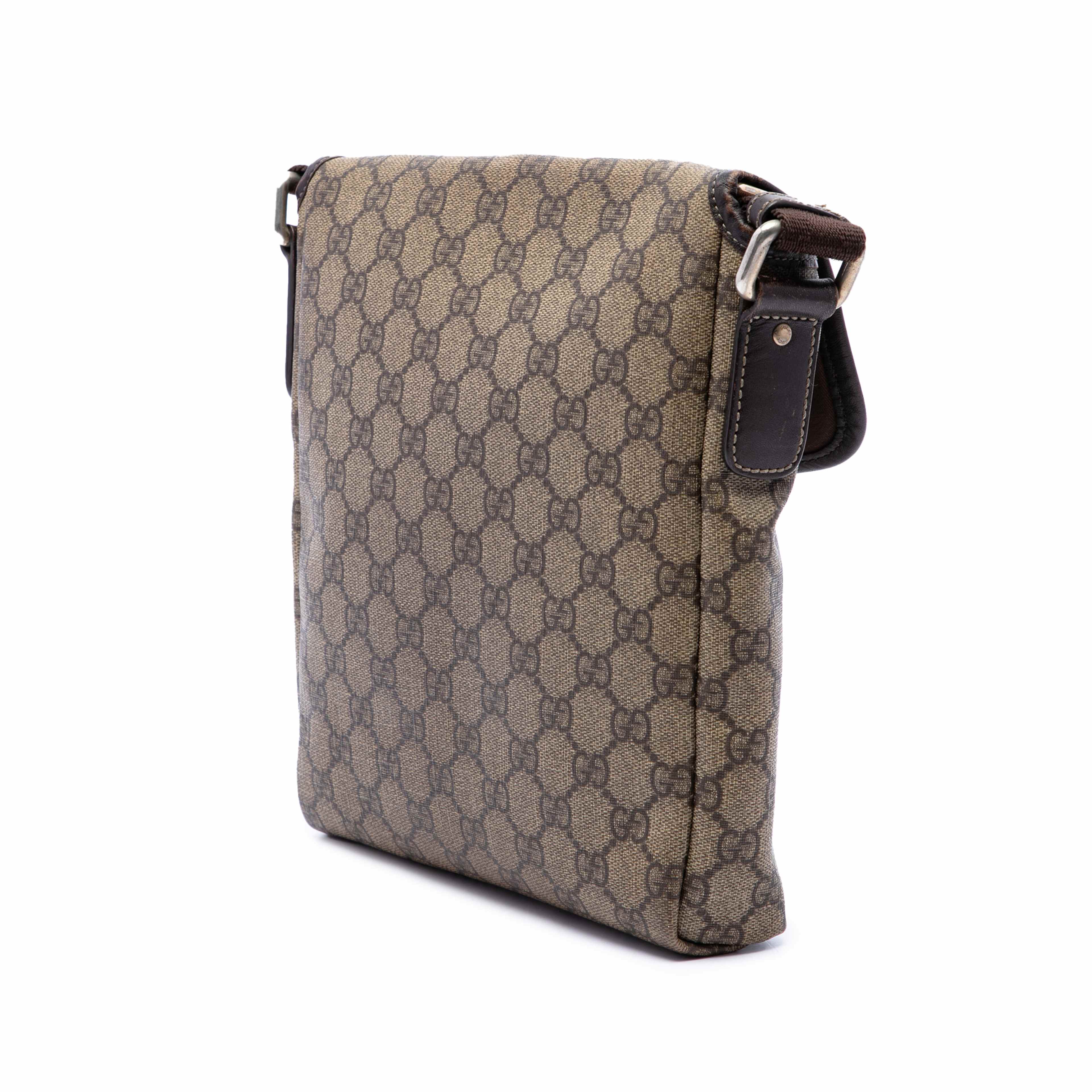 Gucci Gg Supreme Crossbody, från Luxclusif, i färgen beige. Klicka för att öppna bilden i stort format