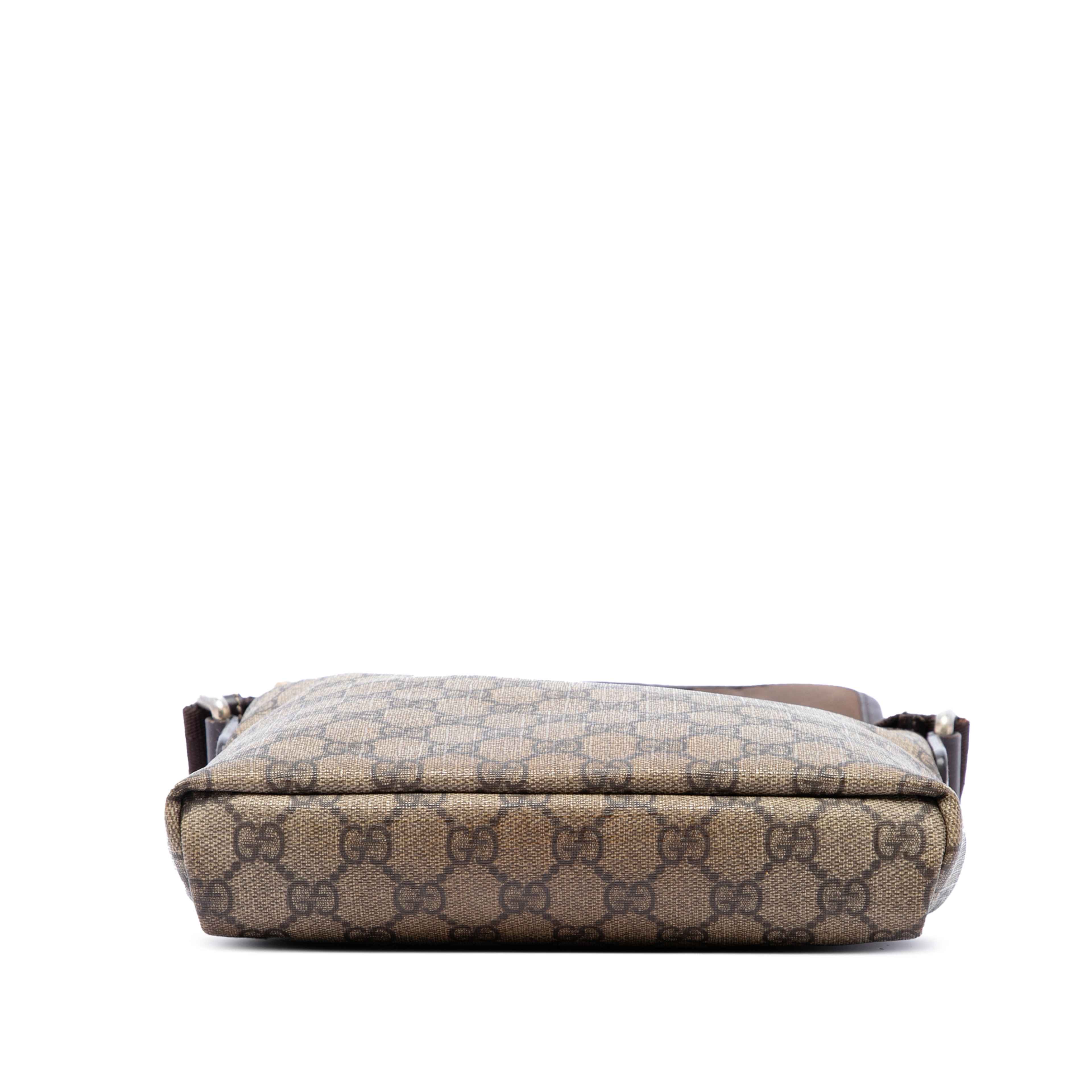 Gucci Gg Supreme Crossbody, från Luxclusif, i färgen beige. Klicka för att öppna bilden i stort format