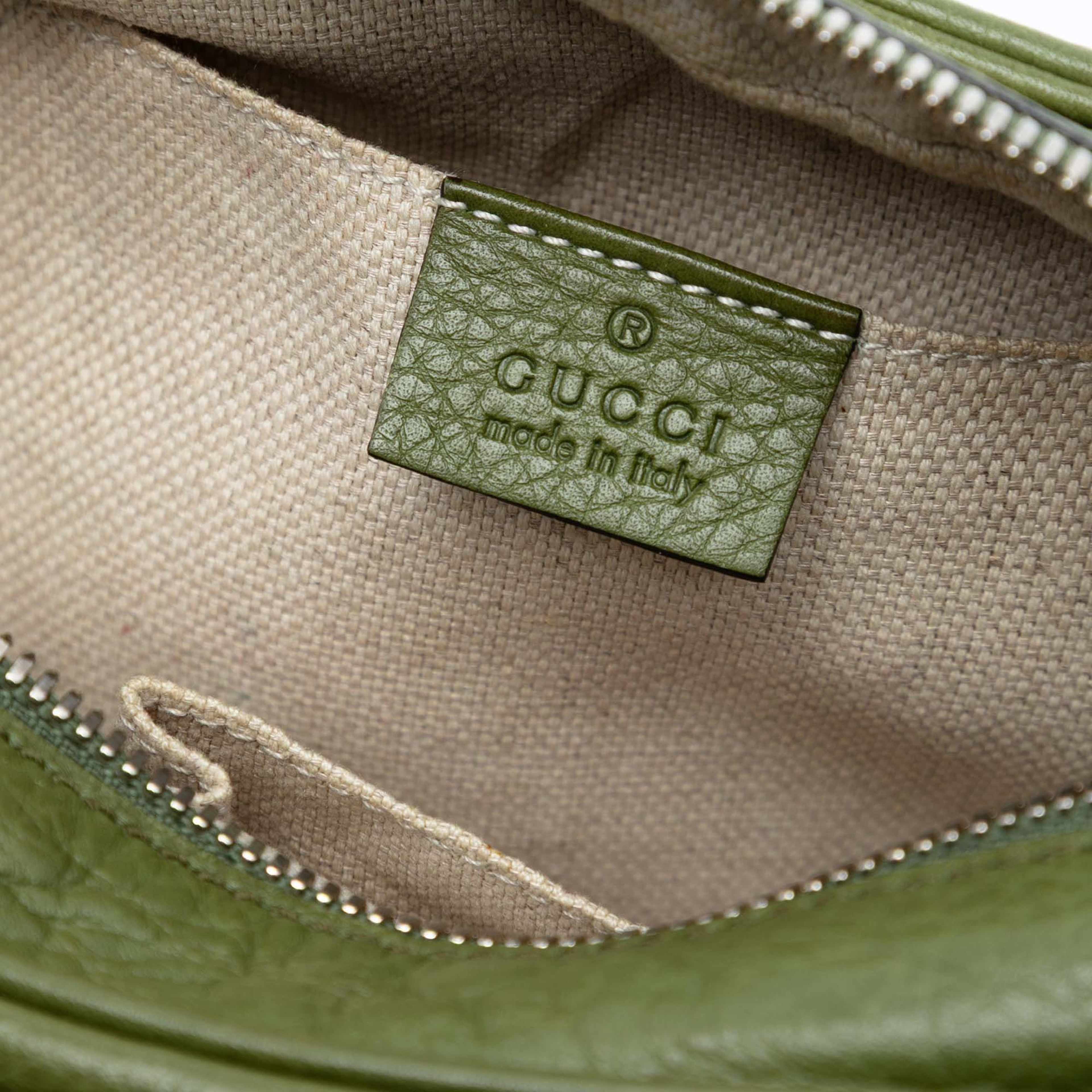 Gucci Leather Soho Disco Crossbody, från Luxclusif, i färgen olive green. Klicka för att öppna bilden i stort format