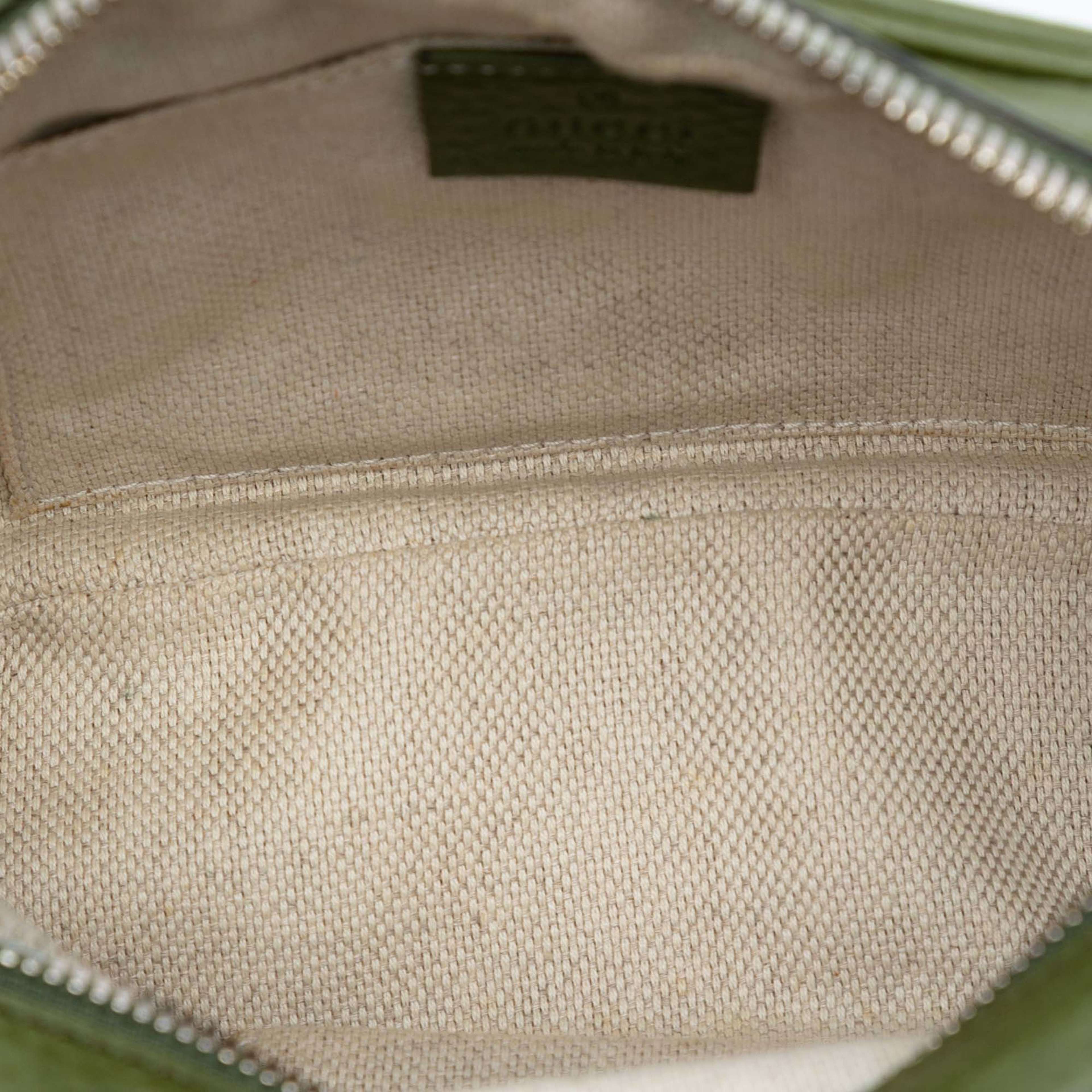 Gucci Leather Soho Disco Crossbody, från Luxclusif, i färgen olive green. Klicka för att öppna bilden i stort format