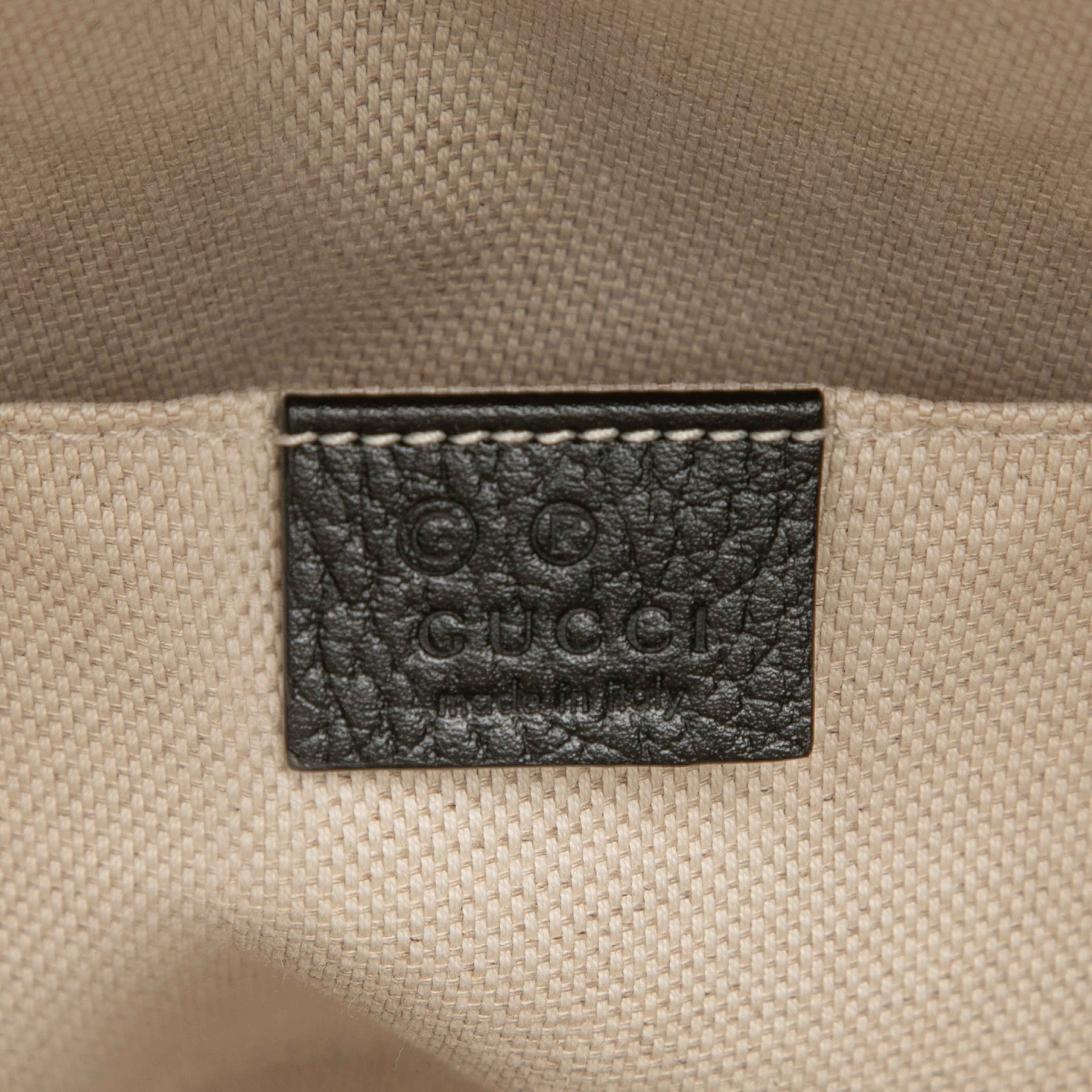 Gucci Pebbled Calfskin Soho Chain Backpack, från Luxclusif, i färgen black. Klicka för att öppna bilden i stort format