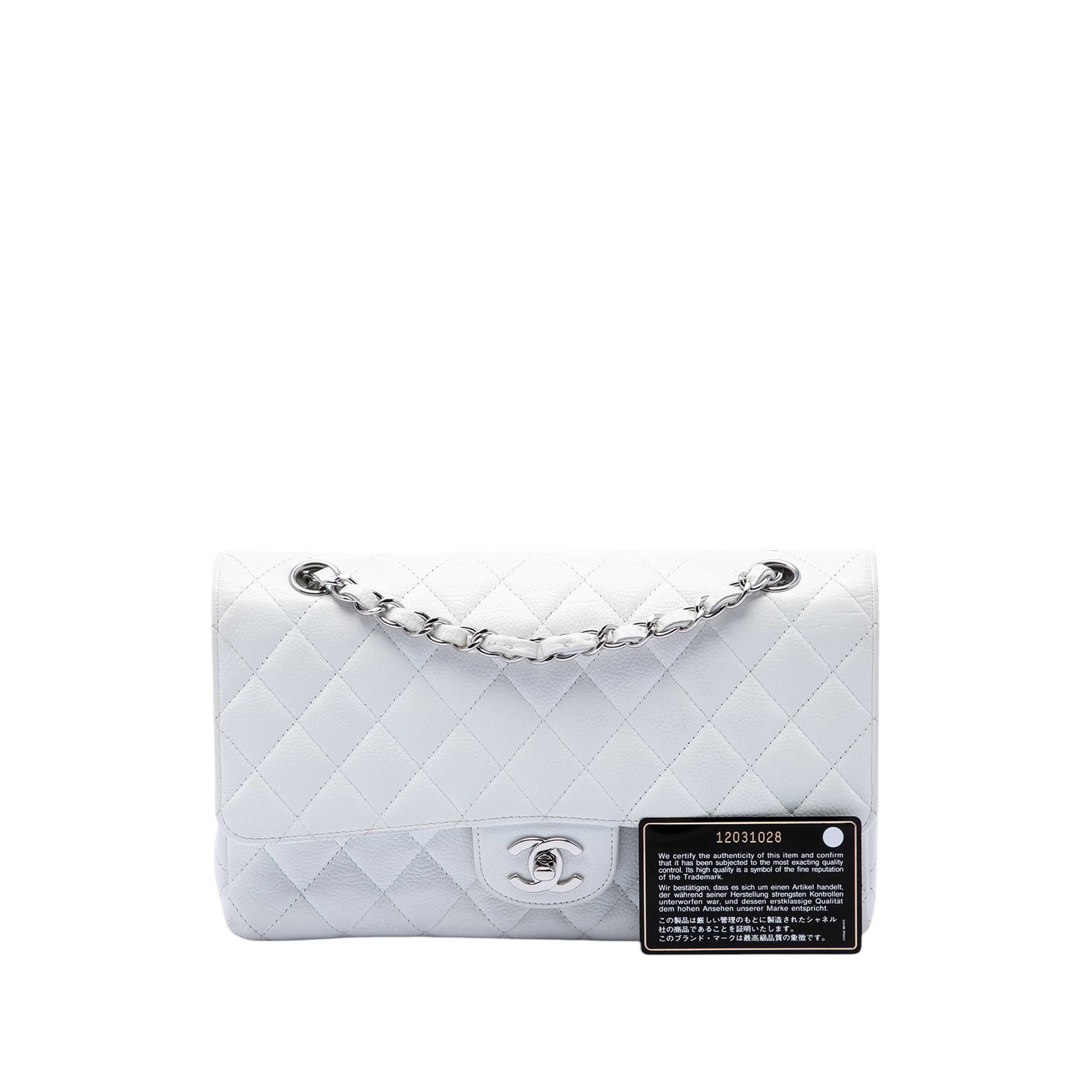 Chanel Medium Classic Caviar Double Flap, från Luxclusif, i färgen vit. Klicka för att öppna bilden i stort format