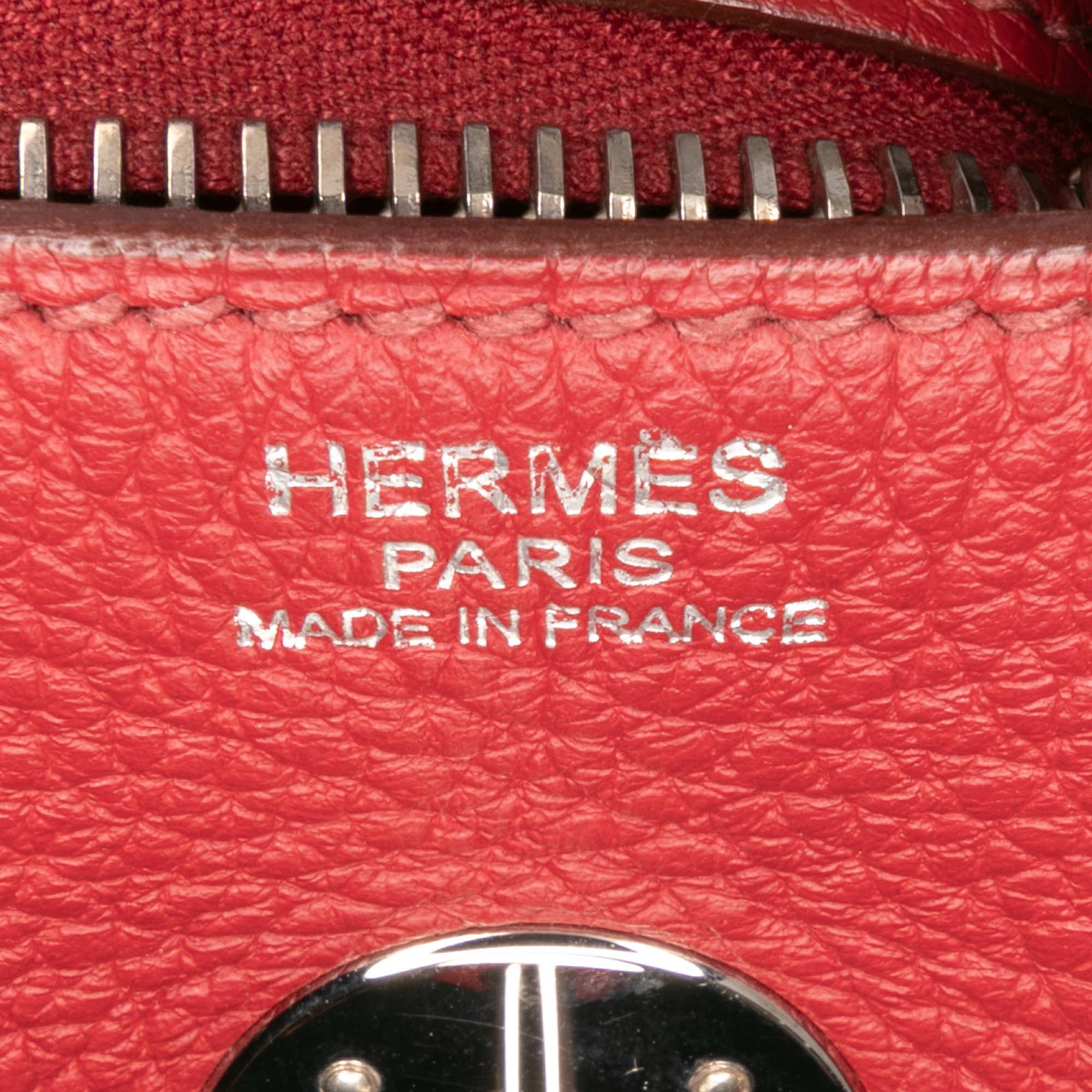 Hermès Clemence Lindy 30, från Luxclusif, i färgen red.
