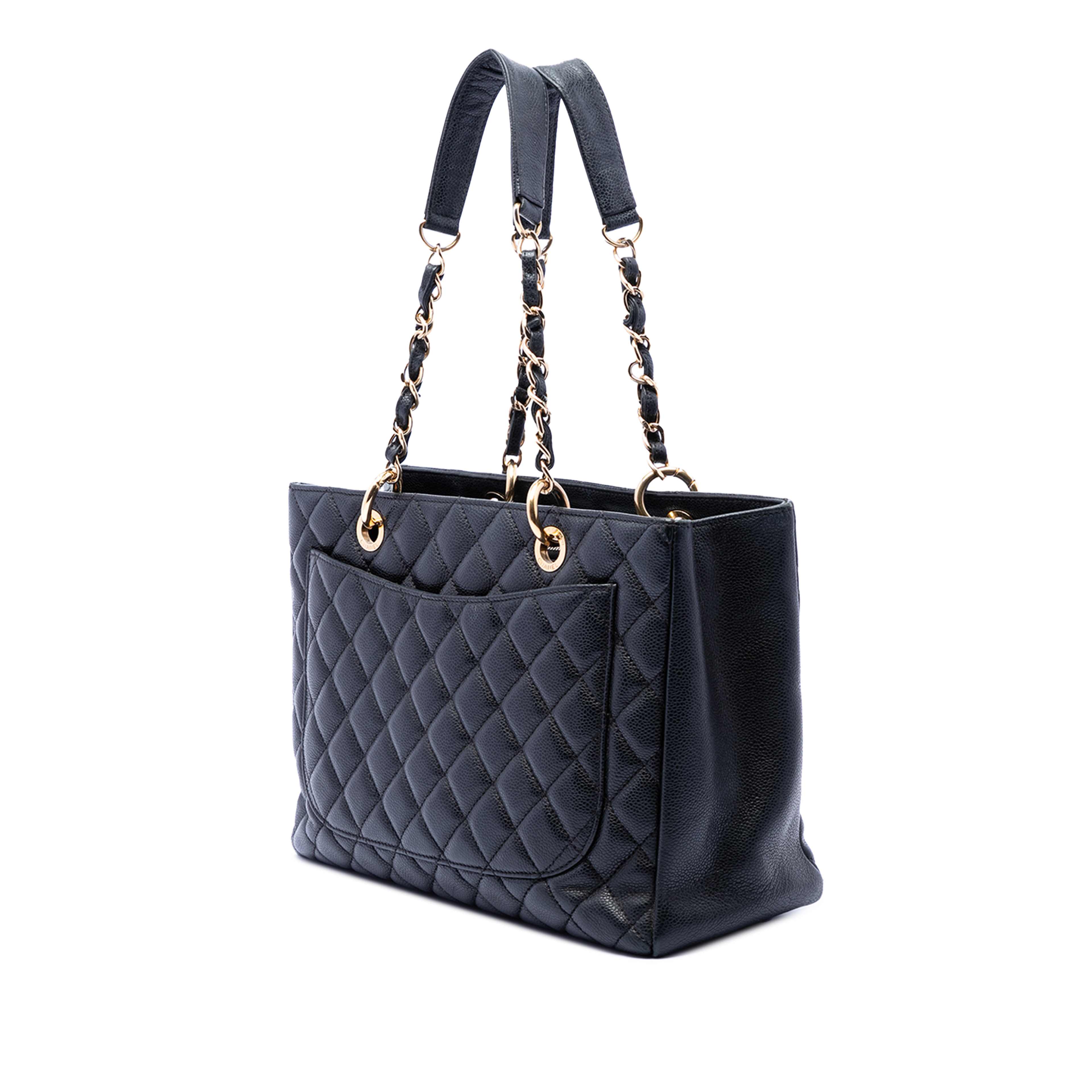 Chanel Caviar Grand Shopping Tote, från Luxclusif, i färgen black. Klicka för att öppna bilden i stort format