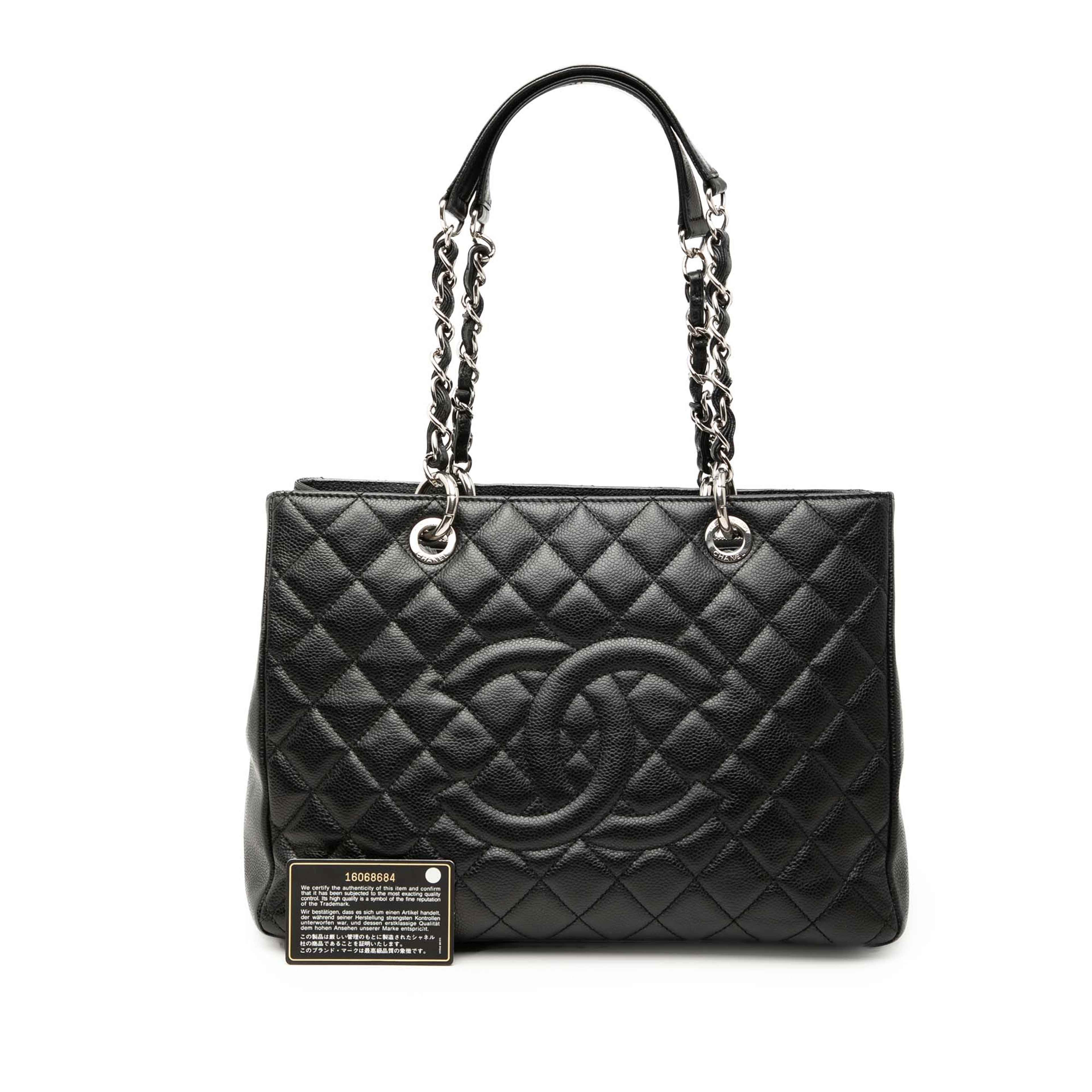 Chanel Caviar Grand Shopping Tote, från Luxclusif, i färgen svart. Klicka för att öppna bilden i stort format