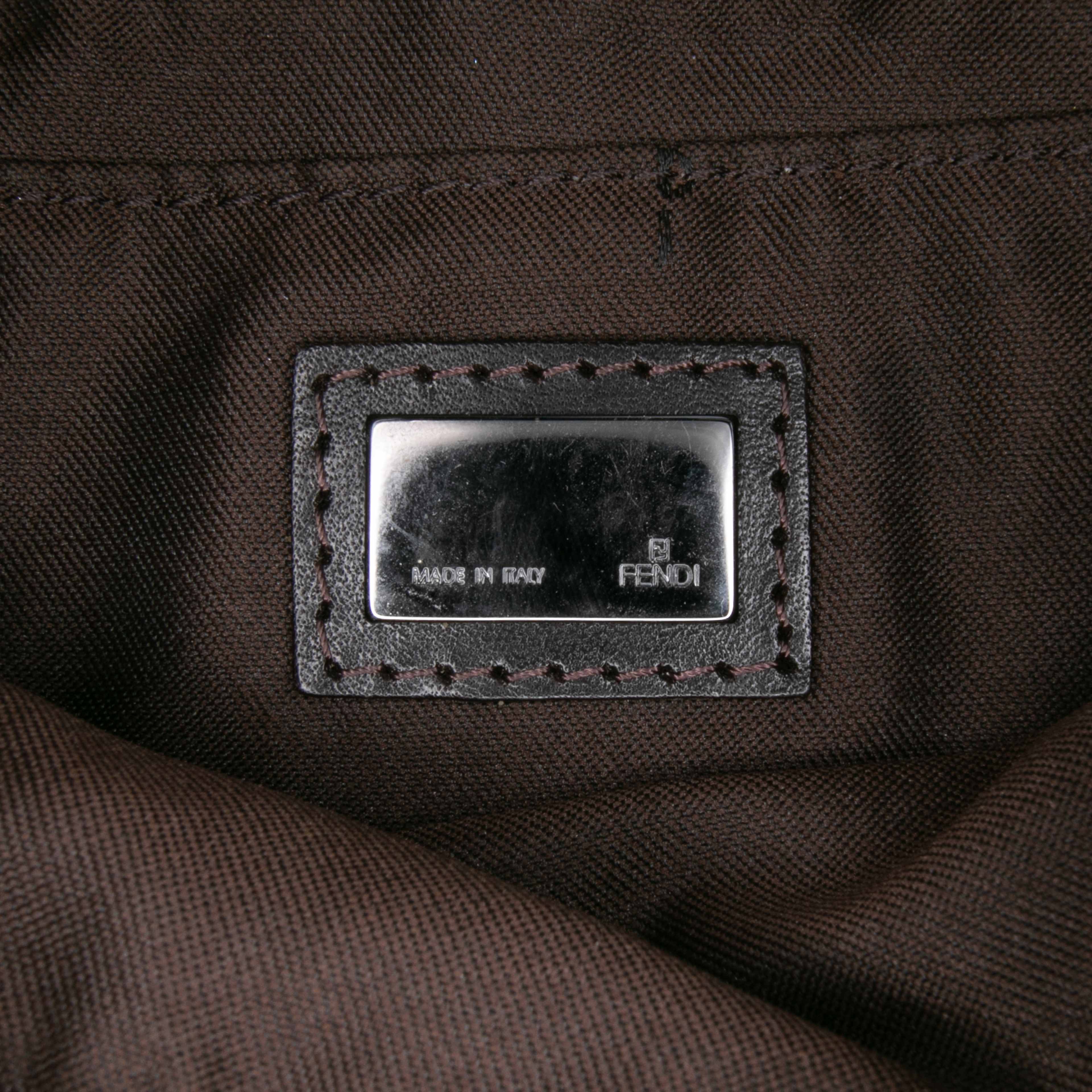 Fendi Zucchino Canvas Crossbody, från Luxclusif, i färgen dark brown. Klicka för att öppna bilden i stort format