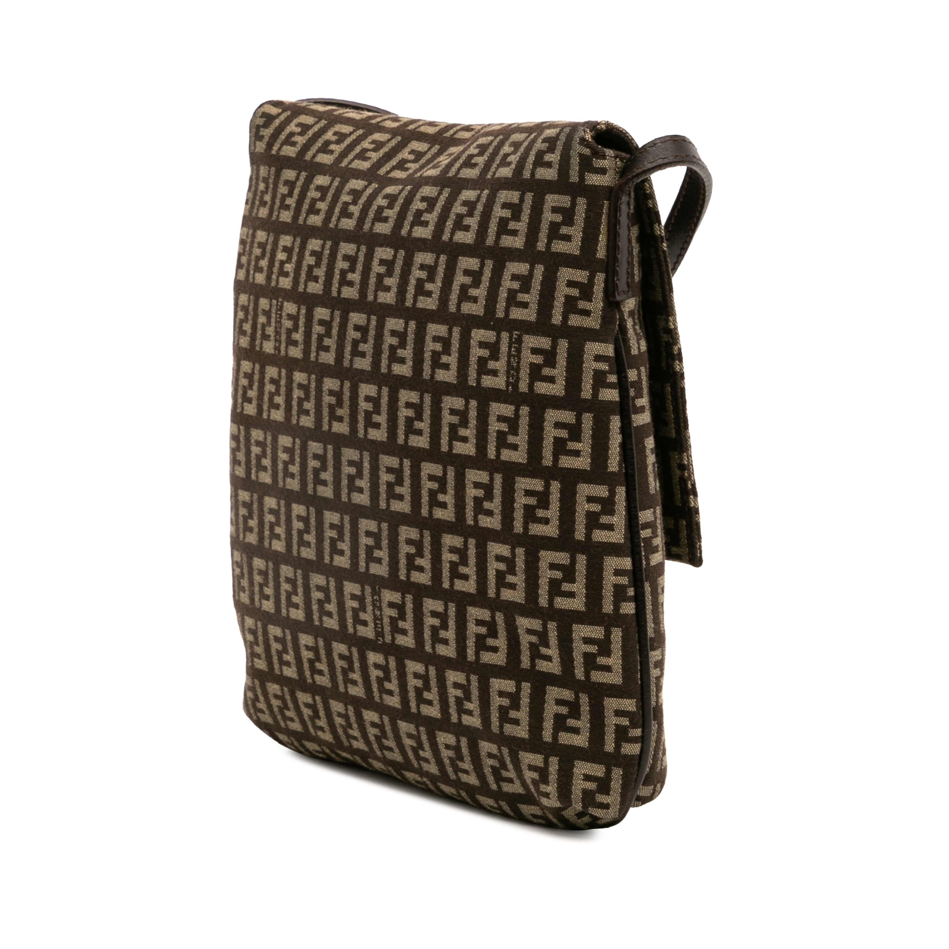 Fendi Zucchino Canvas Crossbody, från Luxclusif, i färgen dark brown. Klicka för att öppna bilden i stort format