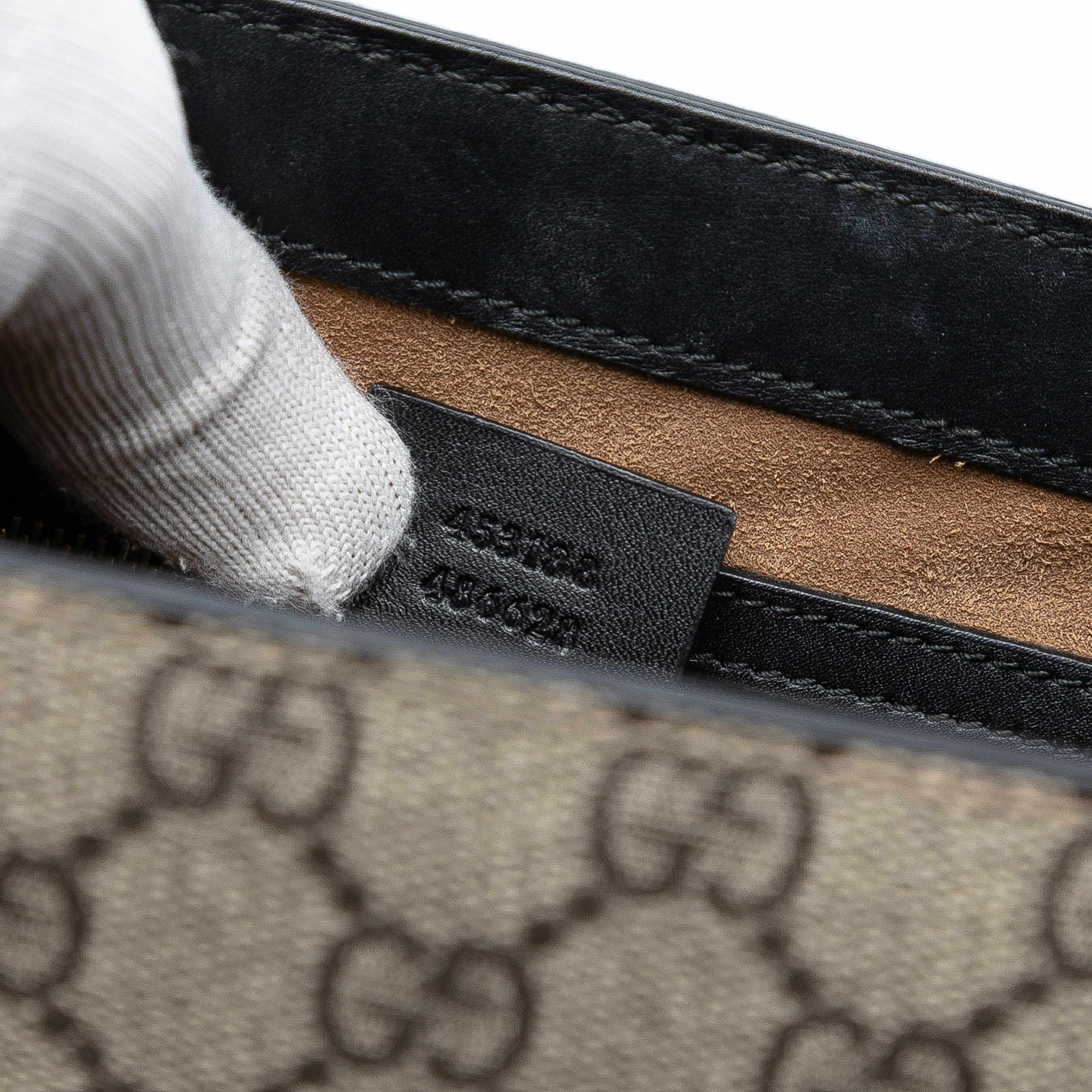 Gucci Small Gg Supreme Padlock Satchel, från Luxclusif, i färgen beige. Klicka för att öppna bilden i stort format