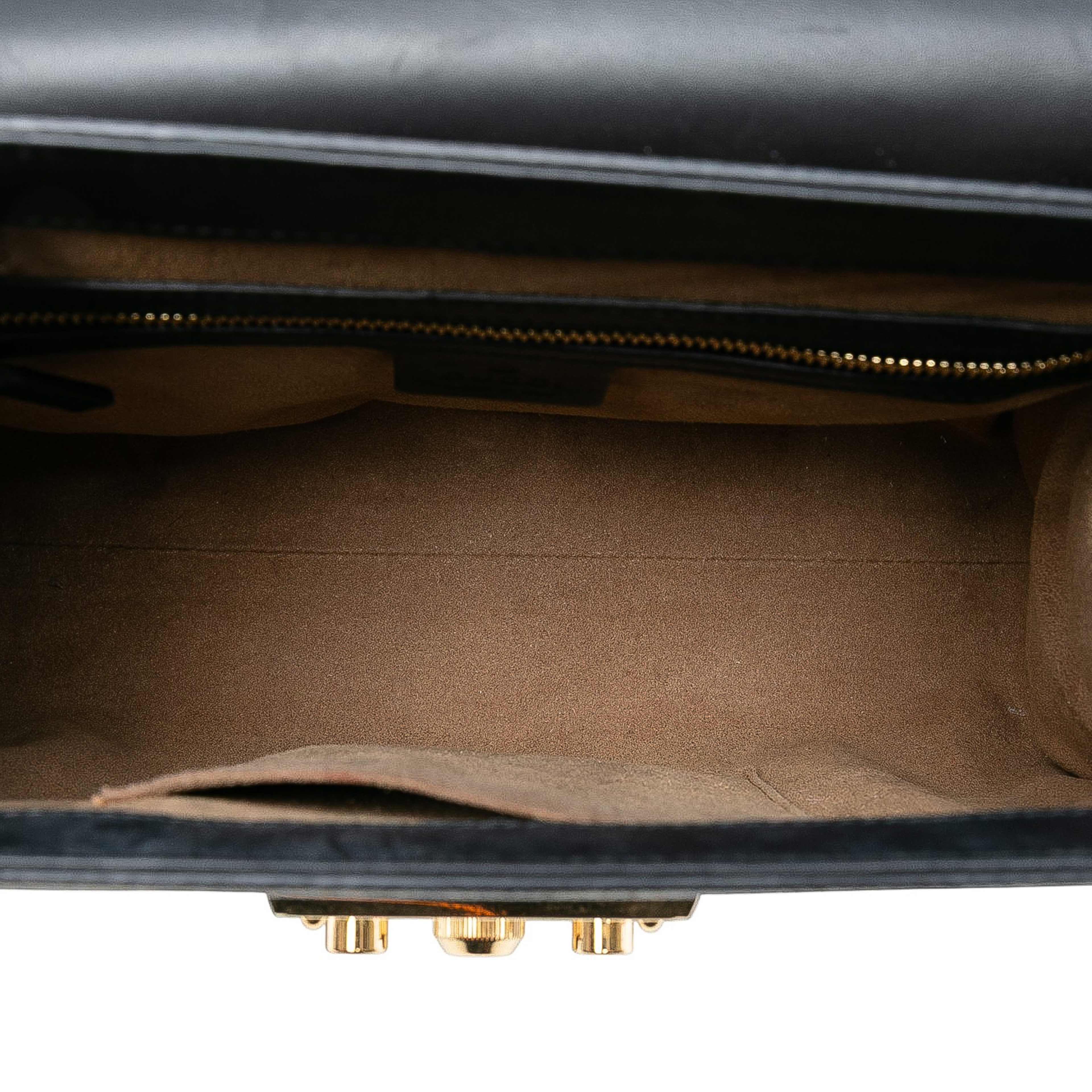 Gucci Small Gg Supreme Padlock Satchel, från Luxclusif, i färgen beige. Klicka för att öppna bilden i stort format