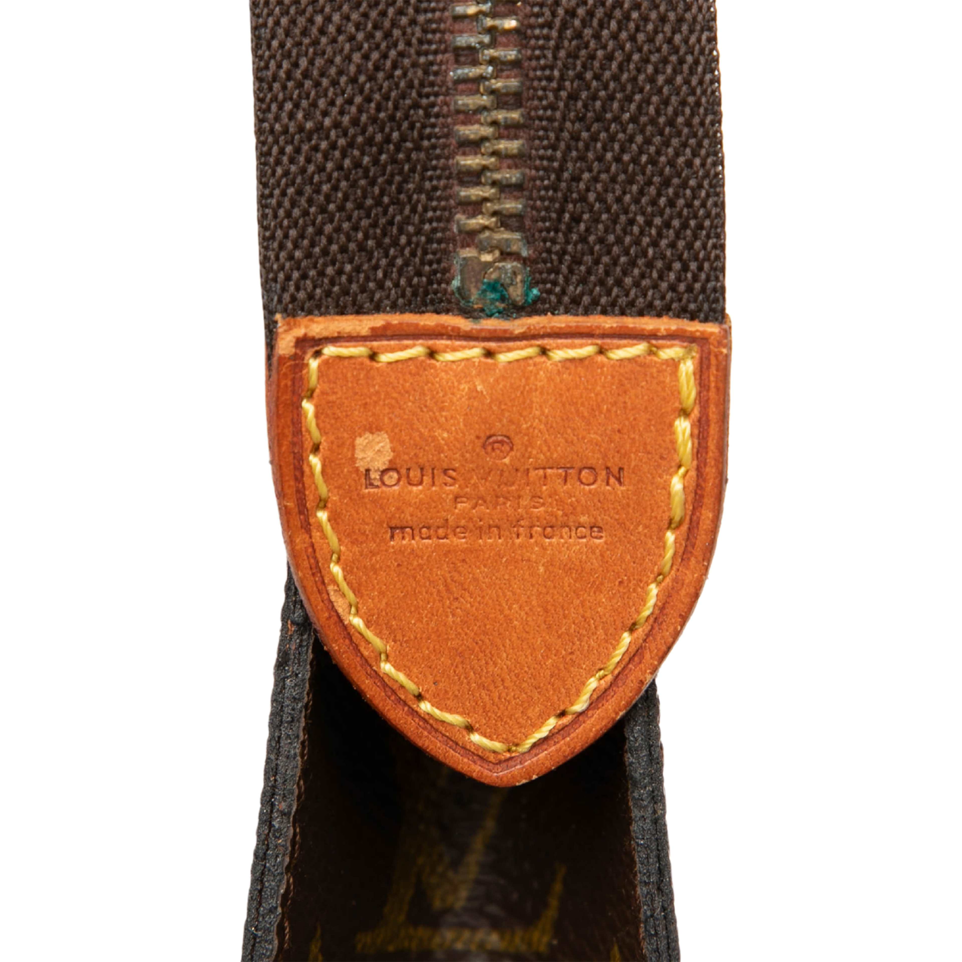 Louis Vuitton Monogram Toiletry Pouch 26, från Luxclusif, i färgen brun. Klicka för att öppna bilden i stort format