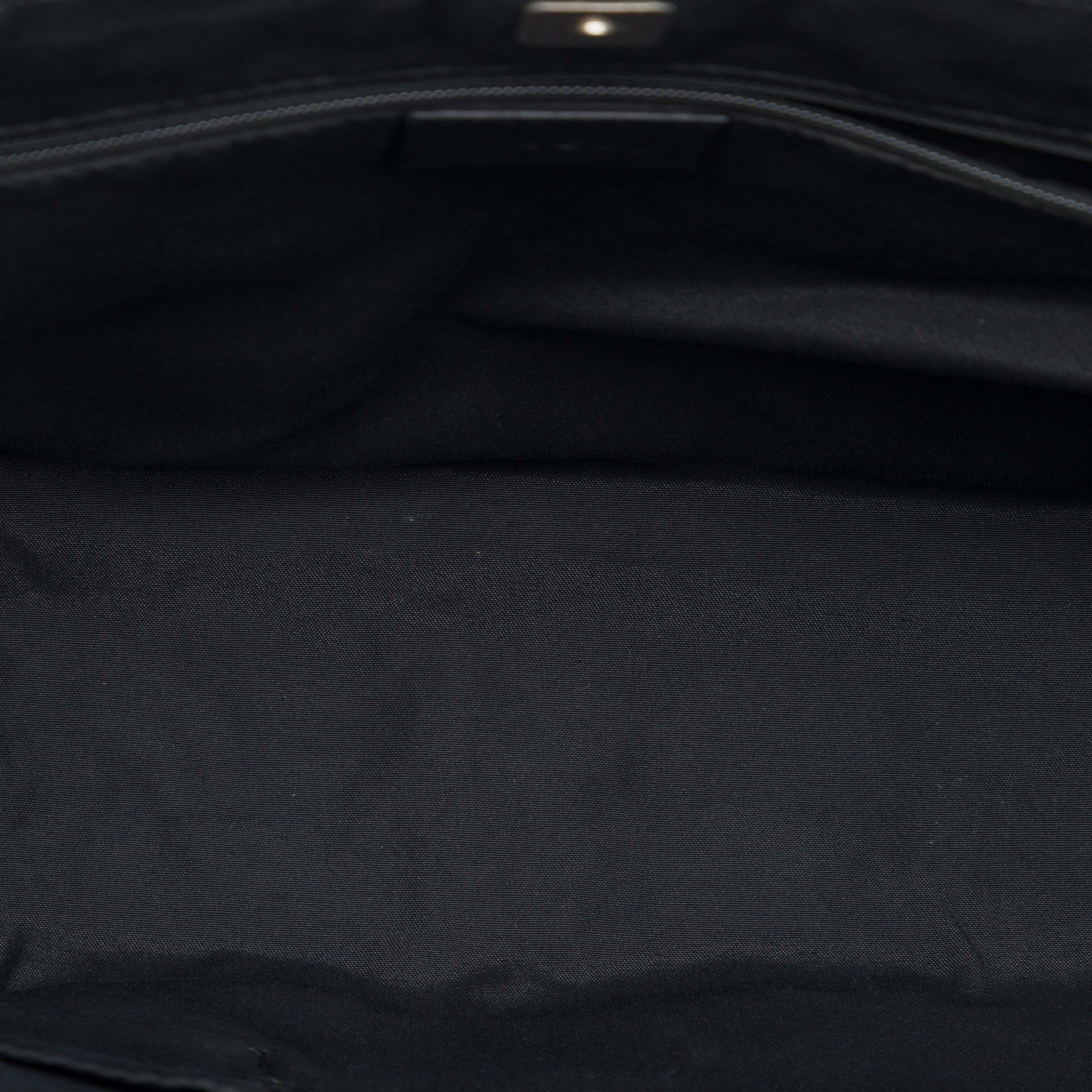 Gucci Gg Denim Abbey D Ring Pocket Tote, från Luxclusif, i färgen grå. Klicka för att öppna bilden i stort format