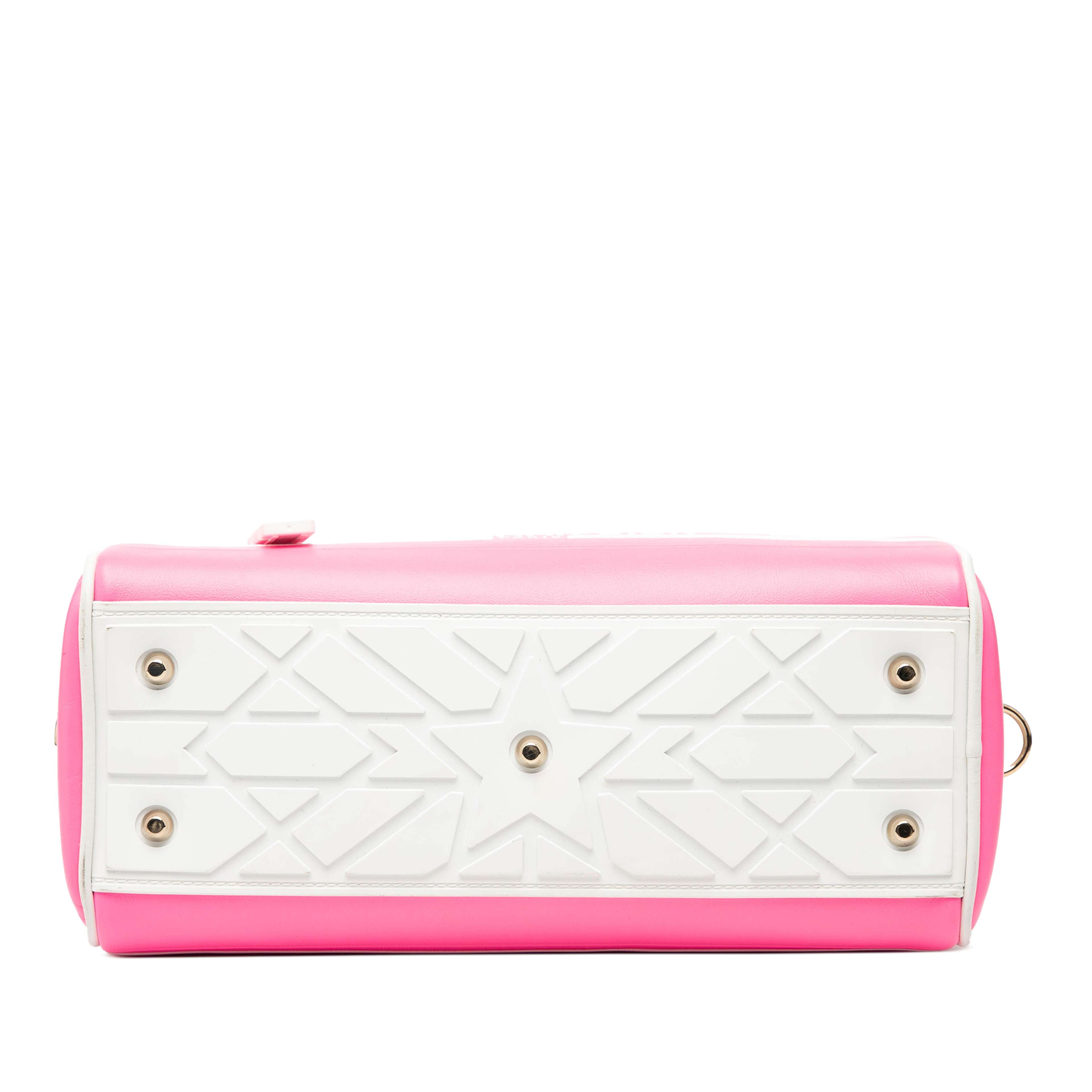 Dior Small Leather Dior Vibe Zip Bowling Bag, från Luxclusif, i färgen pink. Klicka för att öppna bilden i stort format