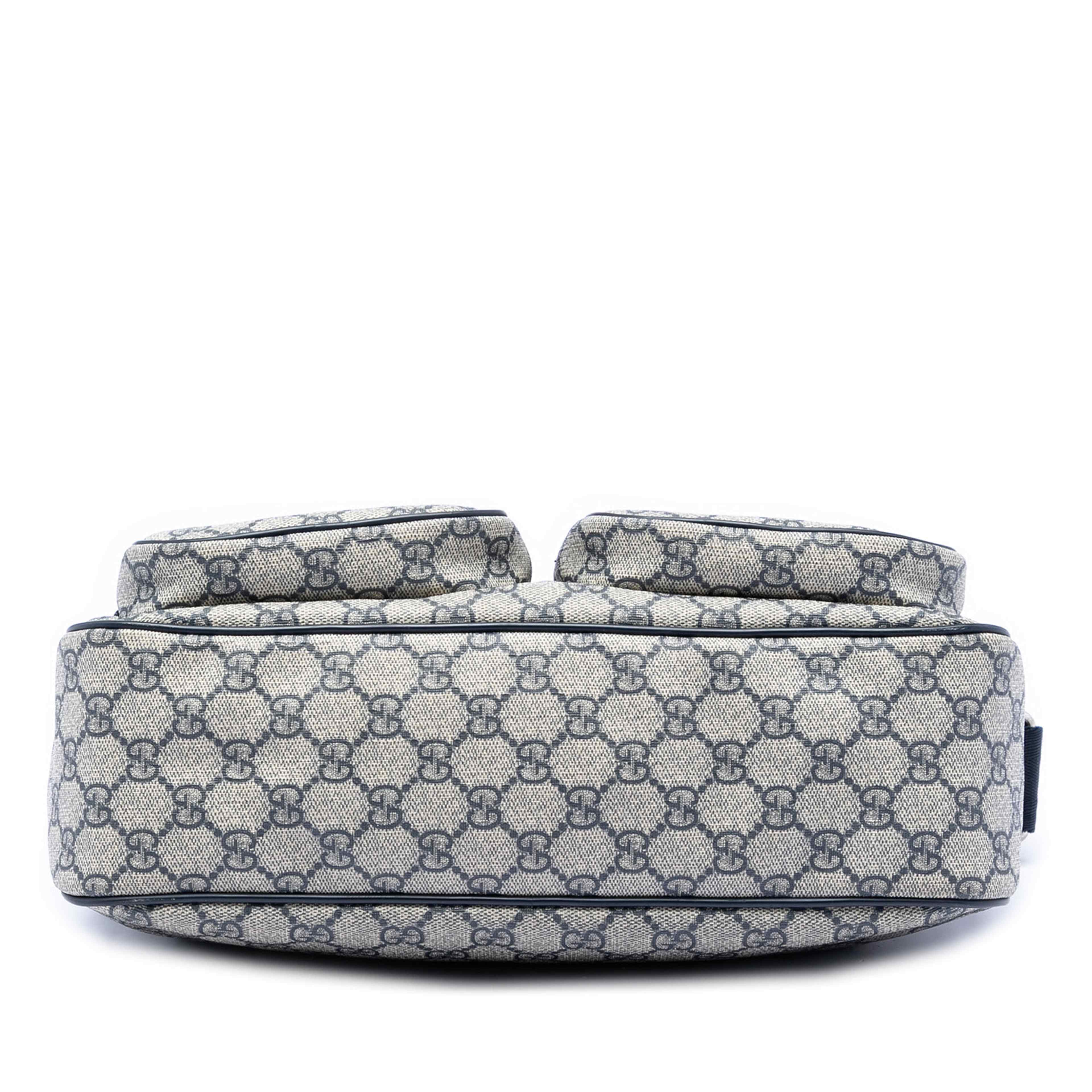 Gucci Gg Supreme Double Pocket Crossbody, från Luxclusif, i färgen beige. Klicka för att öppna bilden i stort format