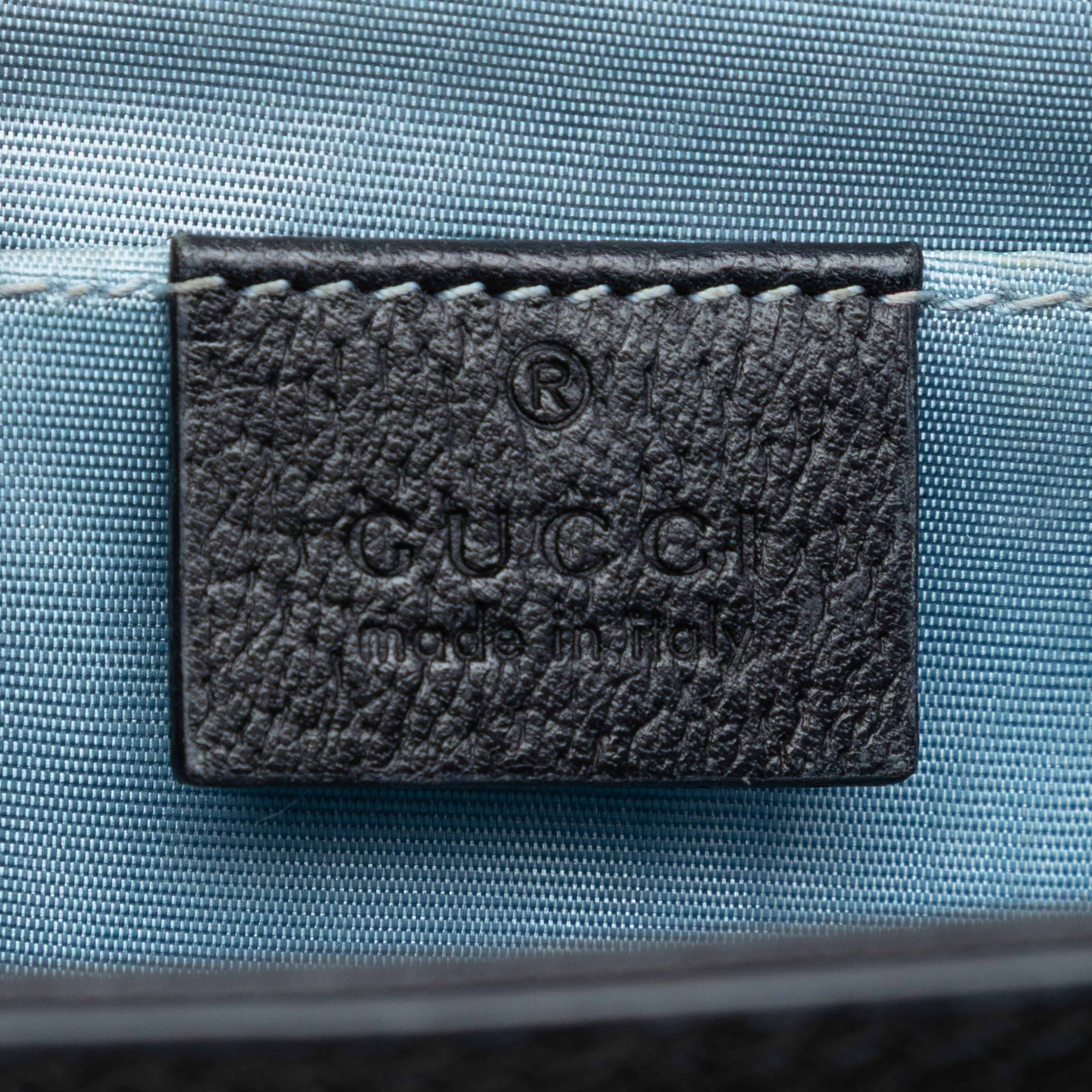 Gucci Small Calfskin Bee Star Padlock Crossbody, från Luxclusif, i färgen black. Klicka för att öppna bilden i stort format