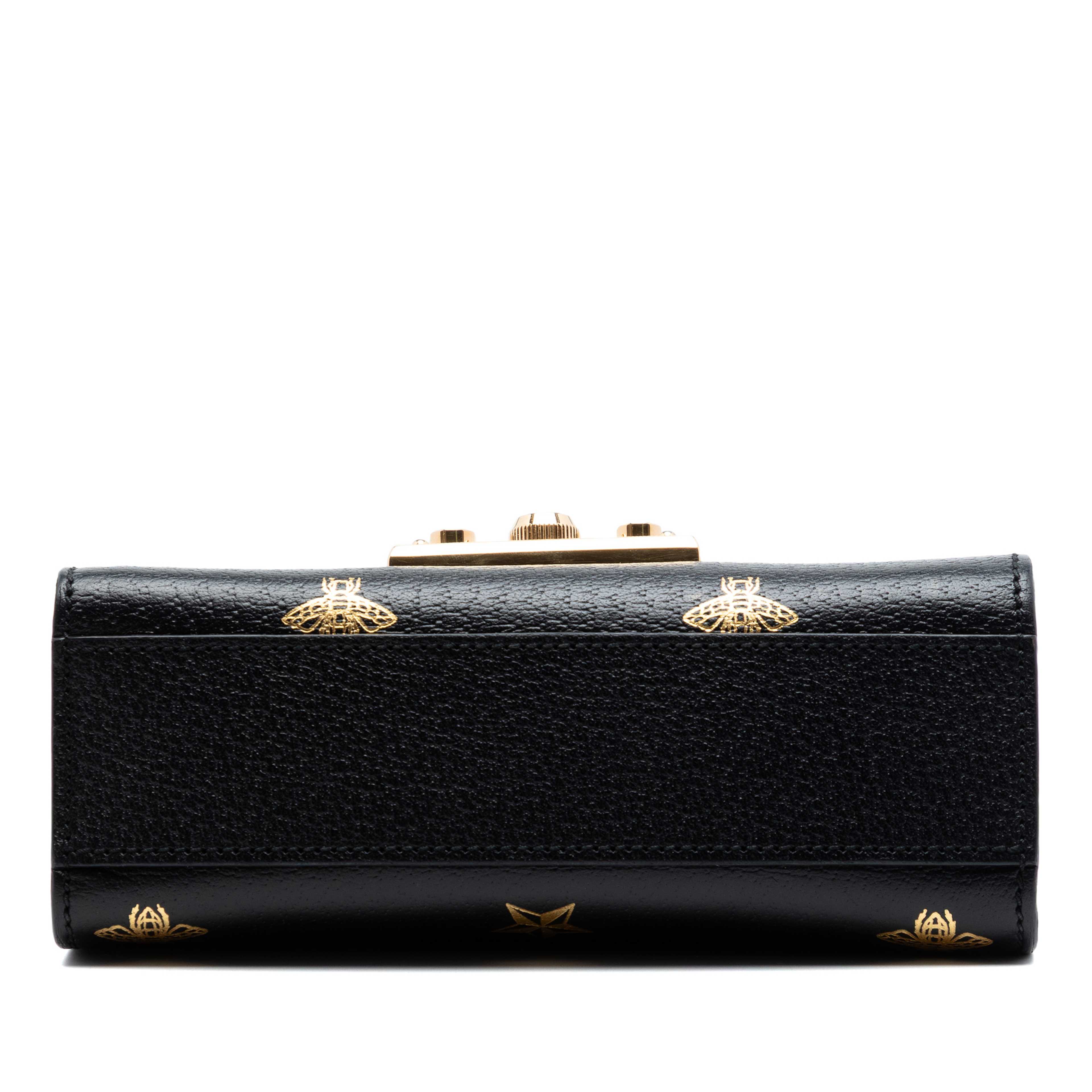 Gucci Small Calfskin Bee Star Padlock Crossbody, från Luxclusif, i färgen black. Klicka för att öppna bilden i stort format