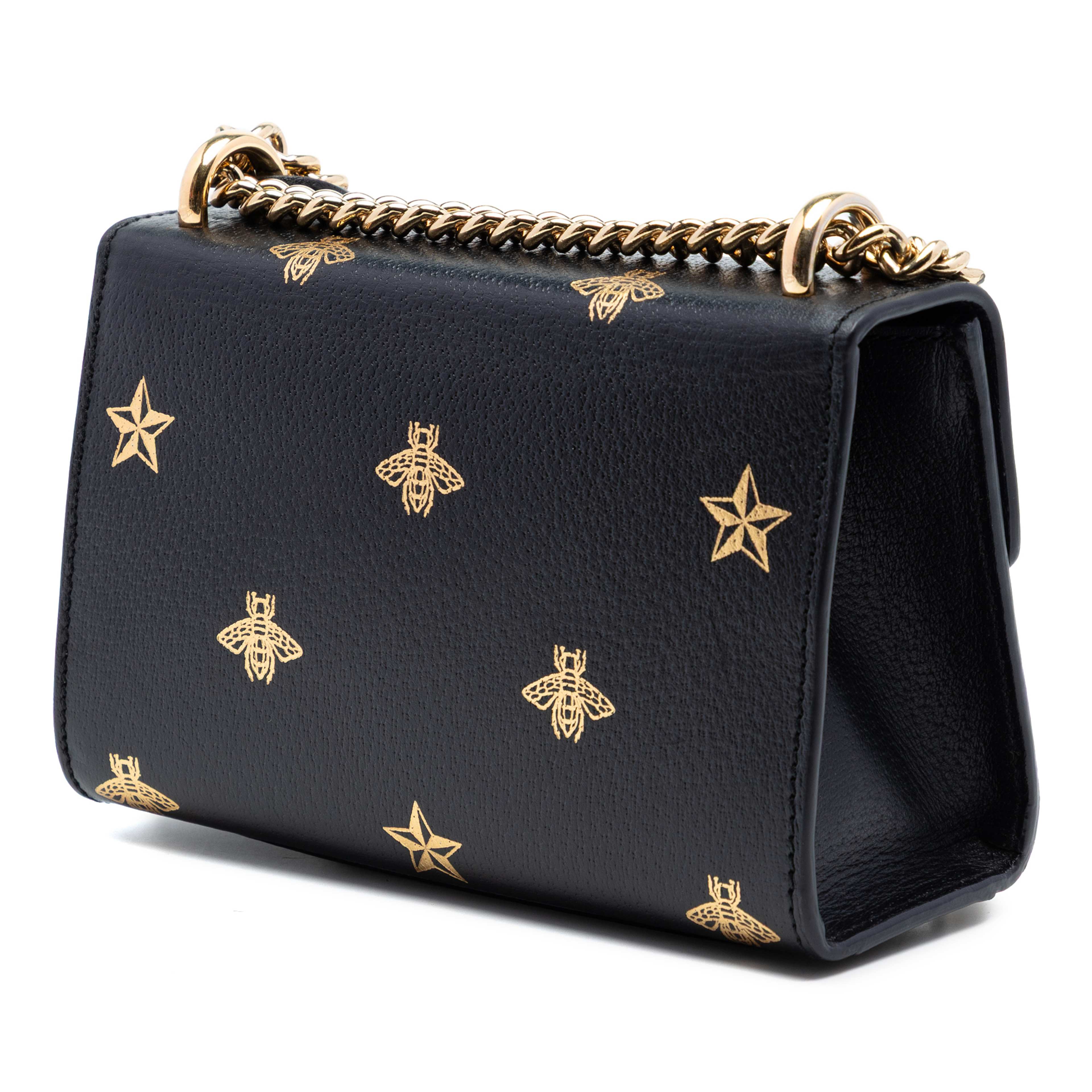 Gucci Small Calfskin Bee Star Padlock Crossbody, från Luxclusif, i färgen black. Klicka för att öppna bilden i stort format