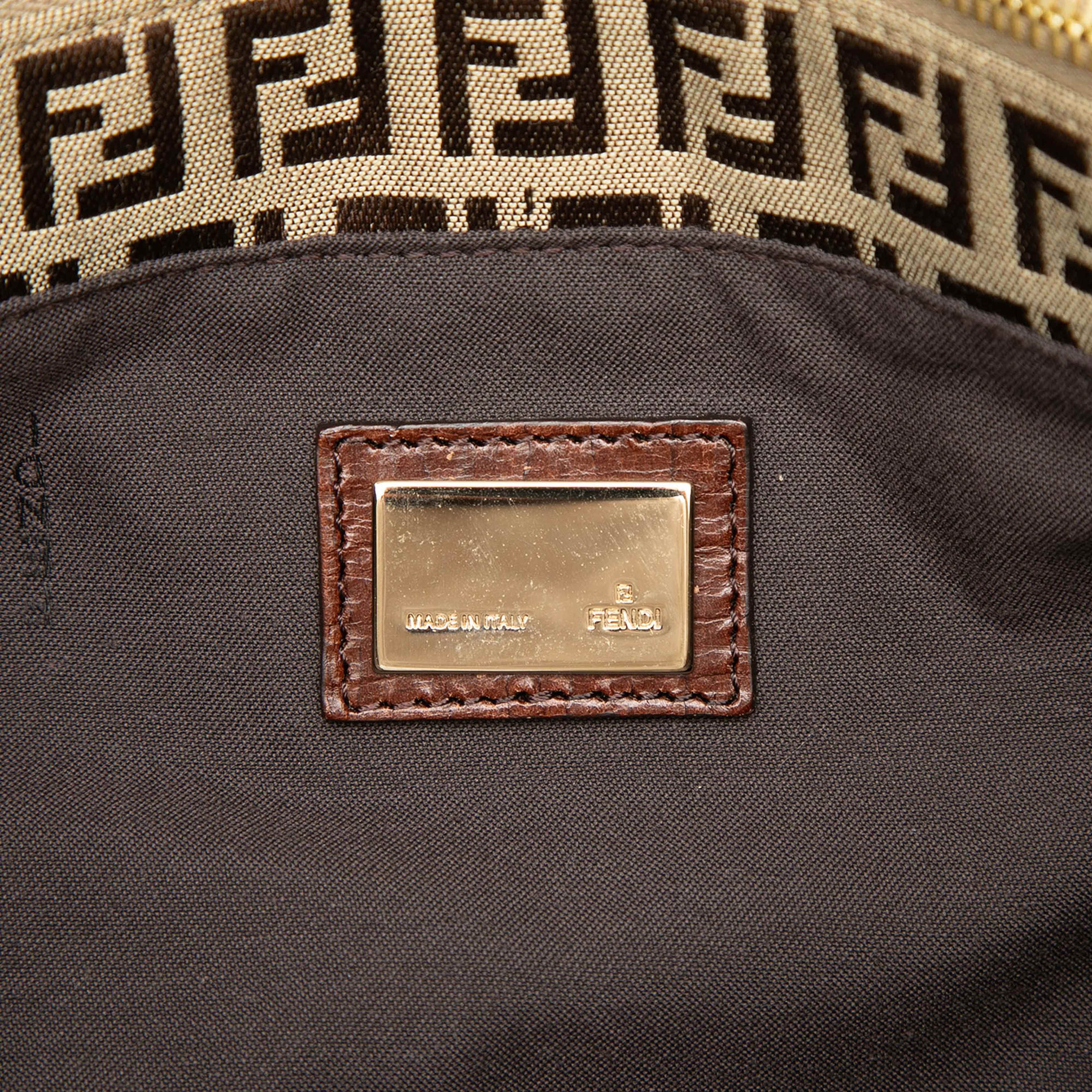 Fendi Zucchino Canvas Tote, från Luxclusif, i färgen beige. Klicka för att öppna bilden i stort format