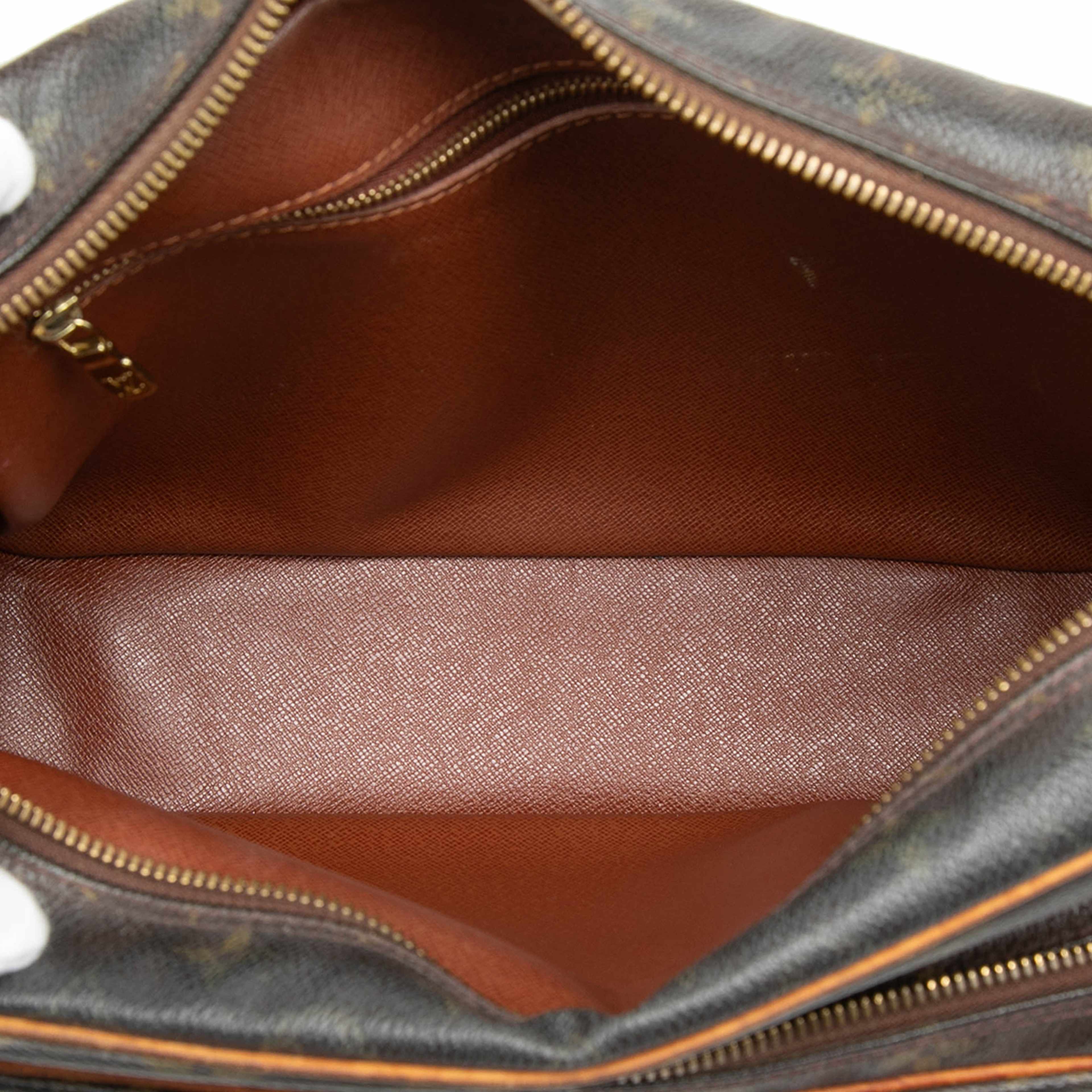 Louis Vuitton Monogram Nil Crossbody, från Luxclusif, i färgen brown. Klicka för att öppna bilden i stort format