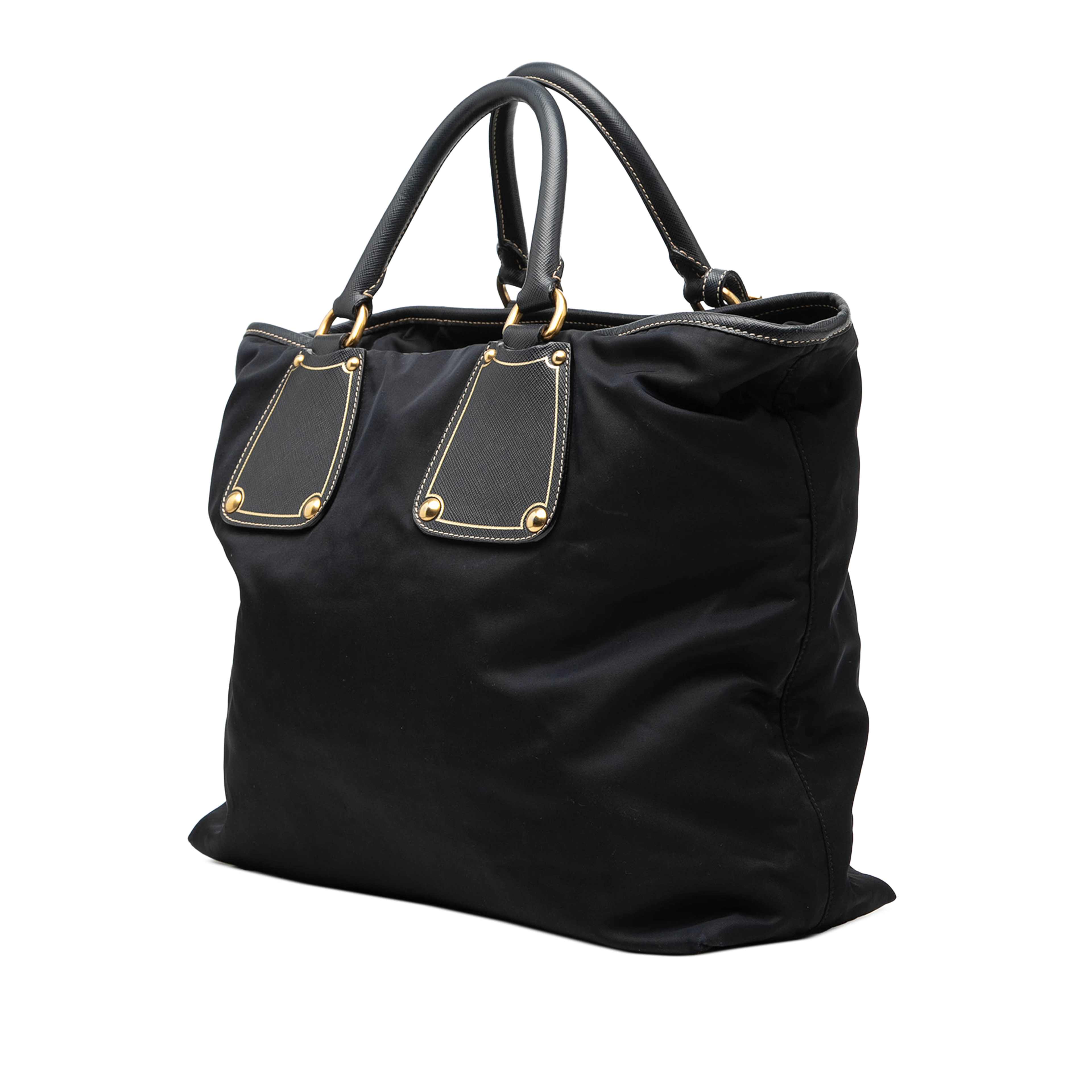 Prada Saffiano Trimmed Tessuto Satchel, från Luxclusif, i färgen svart. Klicka för att öppna bilden i stort format