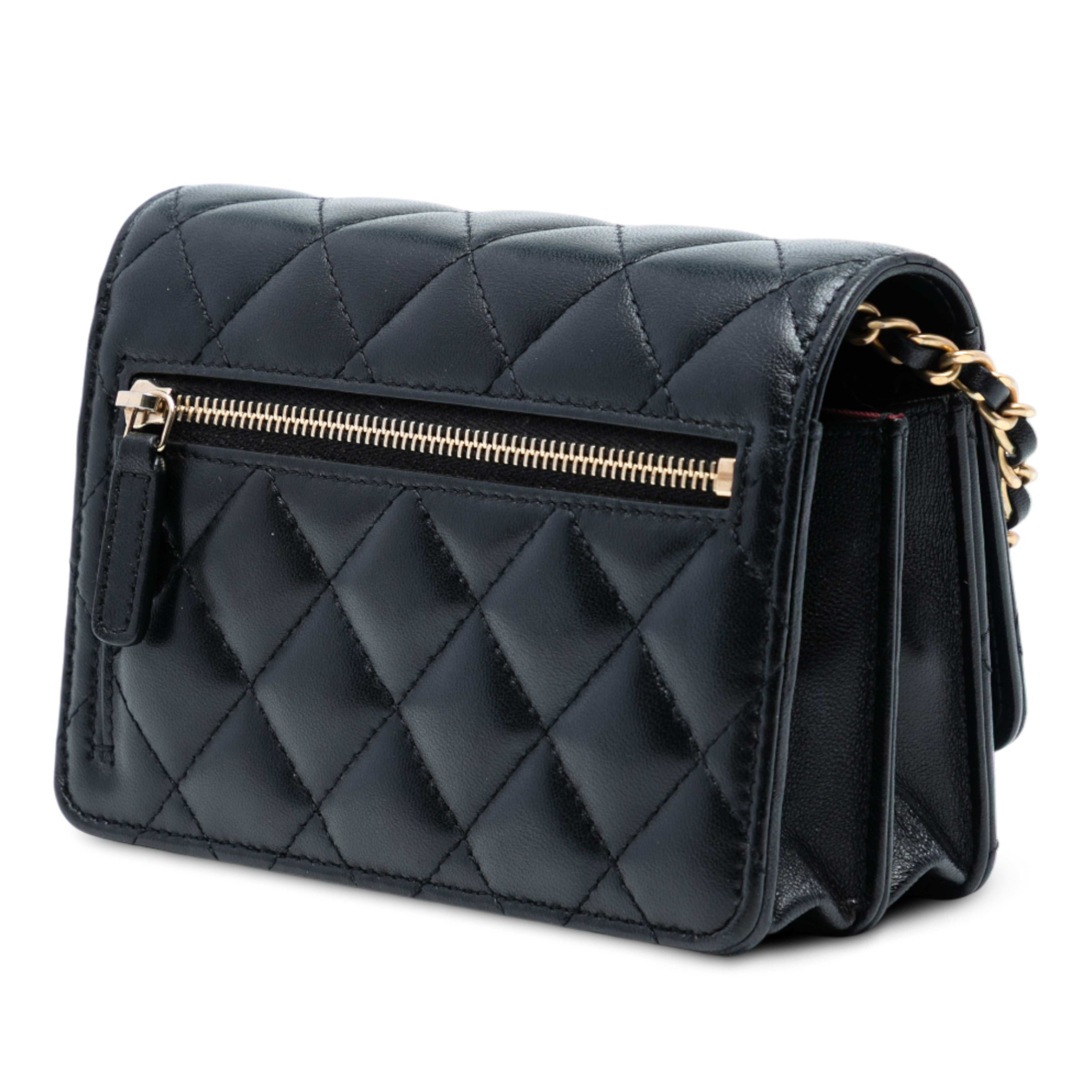 Chanel Lambskin Romance Wallet On Chain, från Luxclusif, i färgen black. Klicka för att öppna bilden i stort format