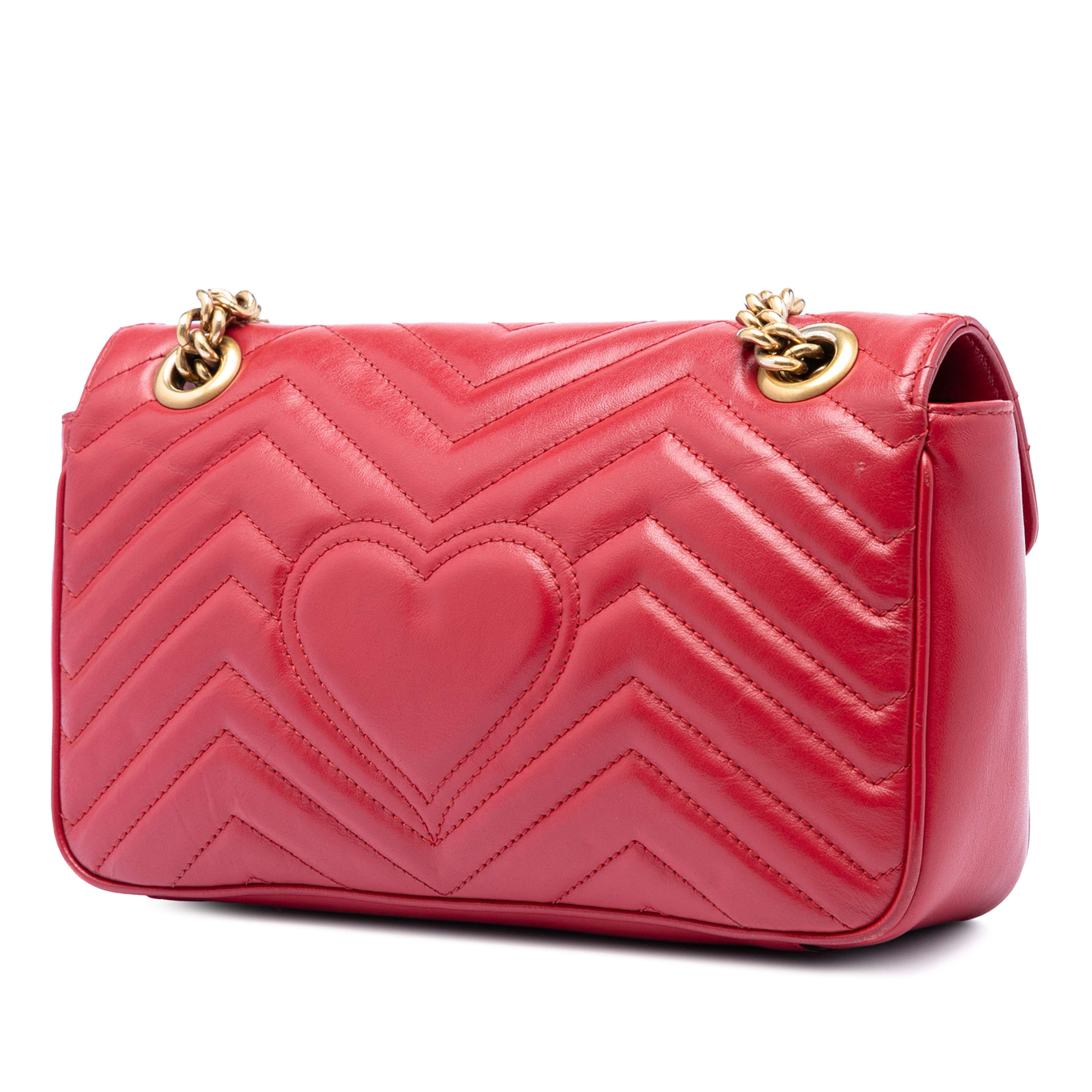 Gucci Medium Gg Marmont Matelasse Calfskin Shoulder Bag, från Luxclusif, i färgen röd. Klicka för att öppna bilden i stort format