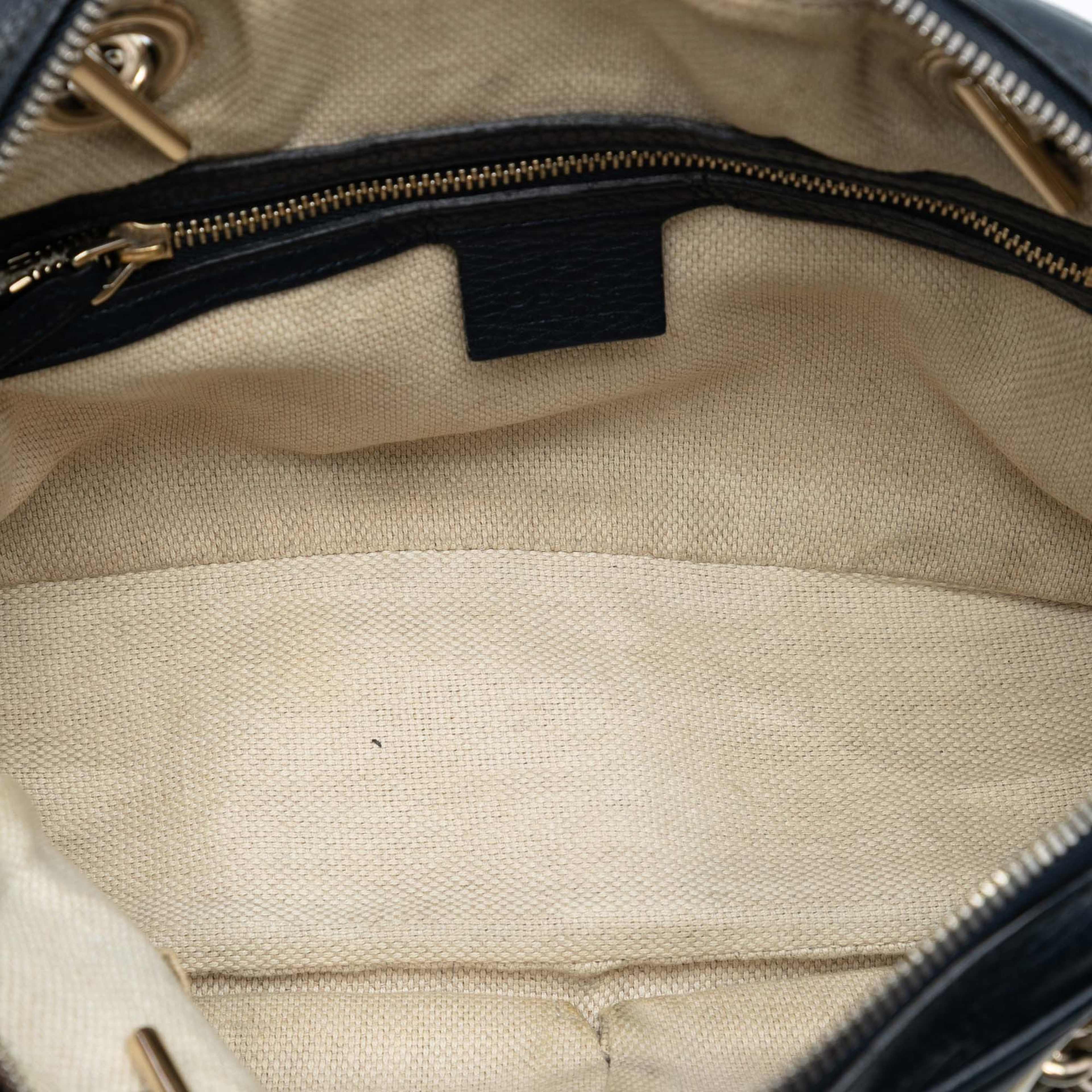 Gucci Leather Soho Chain Zip Shoulder Bag, från Luxclusif, i färgen black. Klicka för att öppna bilden i stort format
