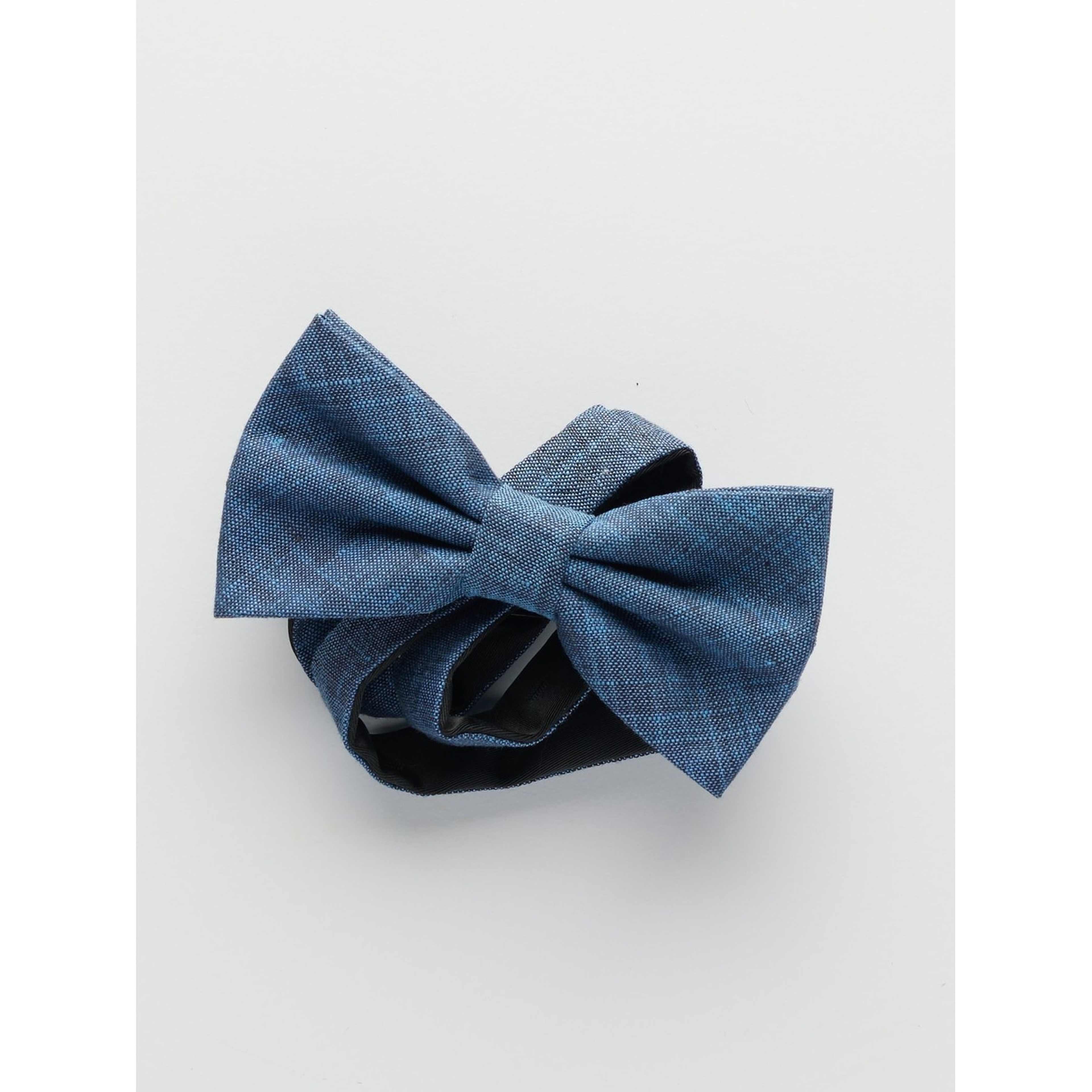 Bow Tie Linen, från John Henric, i färgen dark blue. Klicka för att öppna bilden i stort format