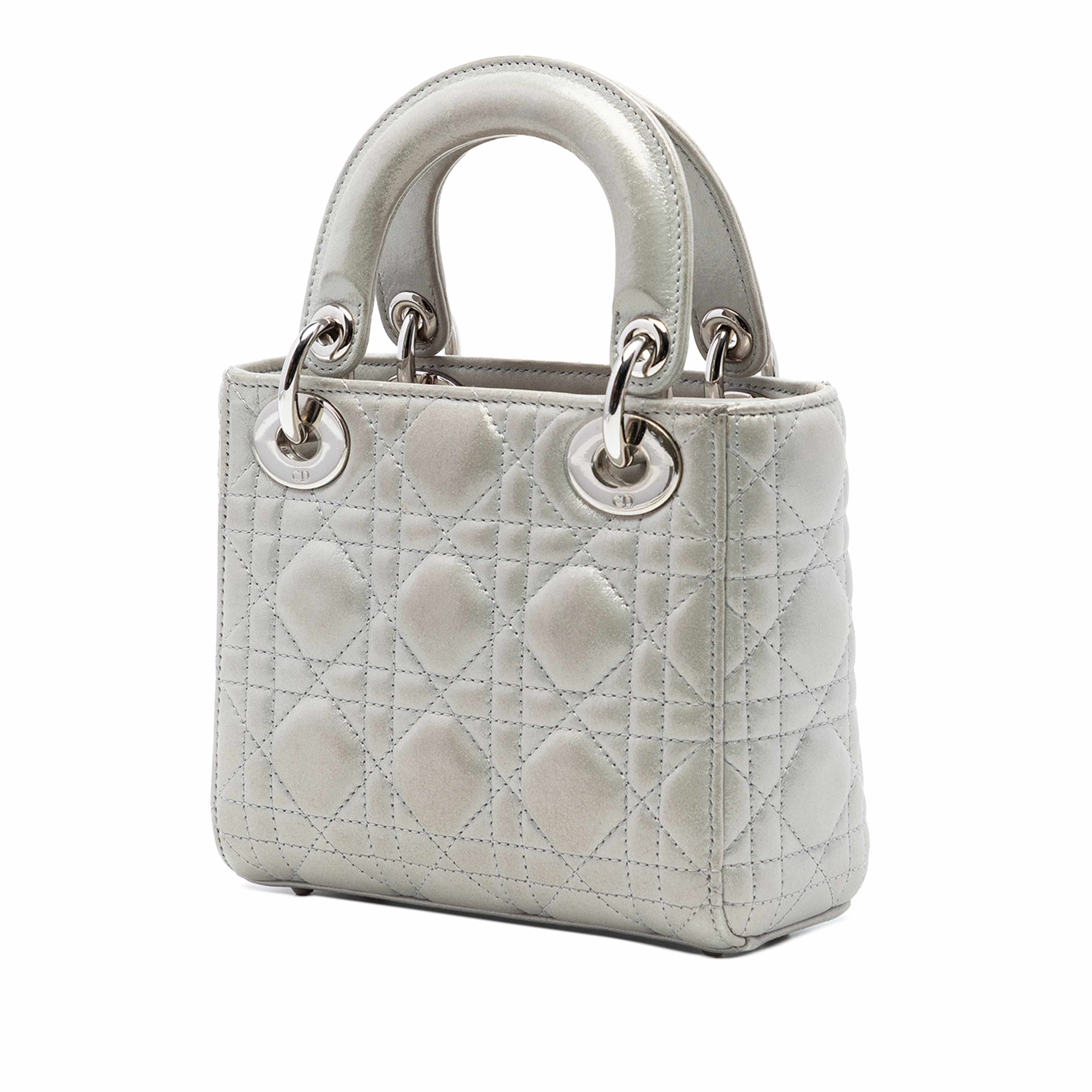 Dior Mini Iridescent Lambskin Cannage Lady Dior, från Luxclusif, i färgen silver. Klicka för att öppna bilden i stort format