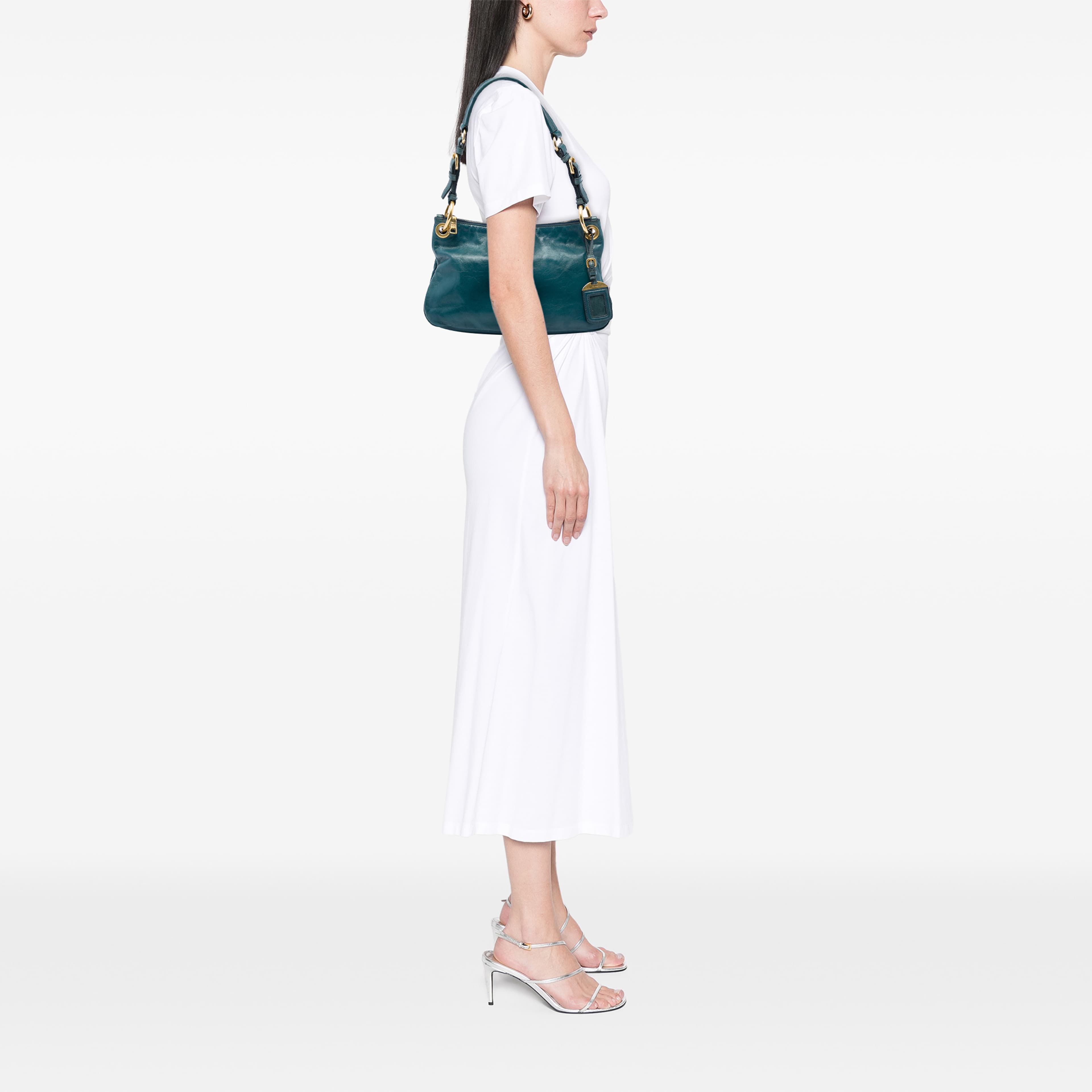 Prada Vitello Shine Shoulder Bag, från Luxclusif, i färgen blå. Klicka för att öppna bilden i stort format