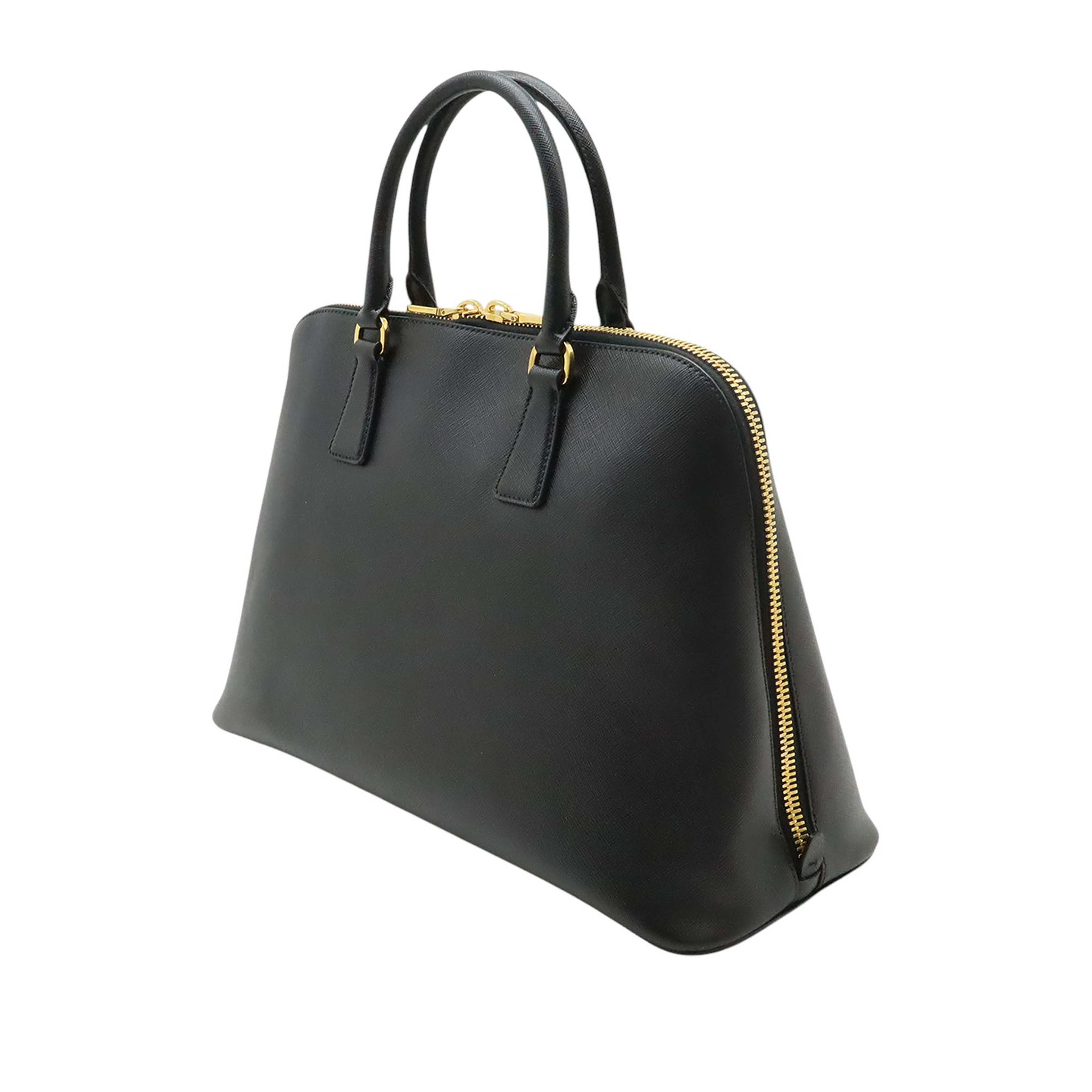 Prada Large Saffiano Lux Promenade Satchel, från Luxclusif, i färgen svart. Klicka för att öppna bilden i stort format