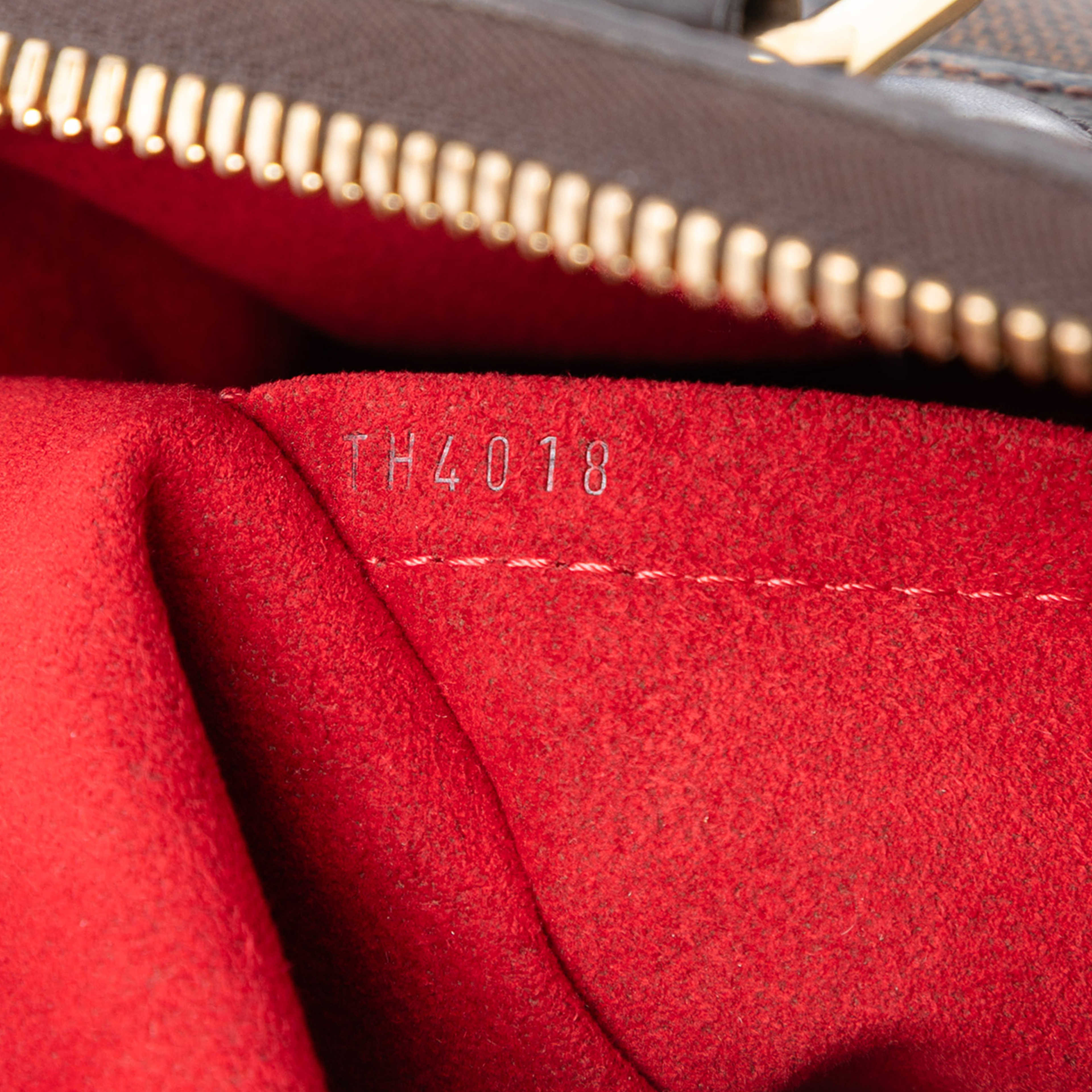 Louis Vuitton Damier Ebene Trevi Pm, från Luxclusif, i färgen brown. Klicka för att öppna bilden i stort format