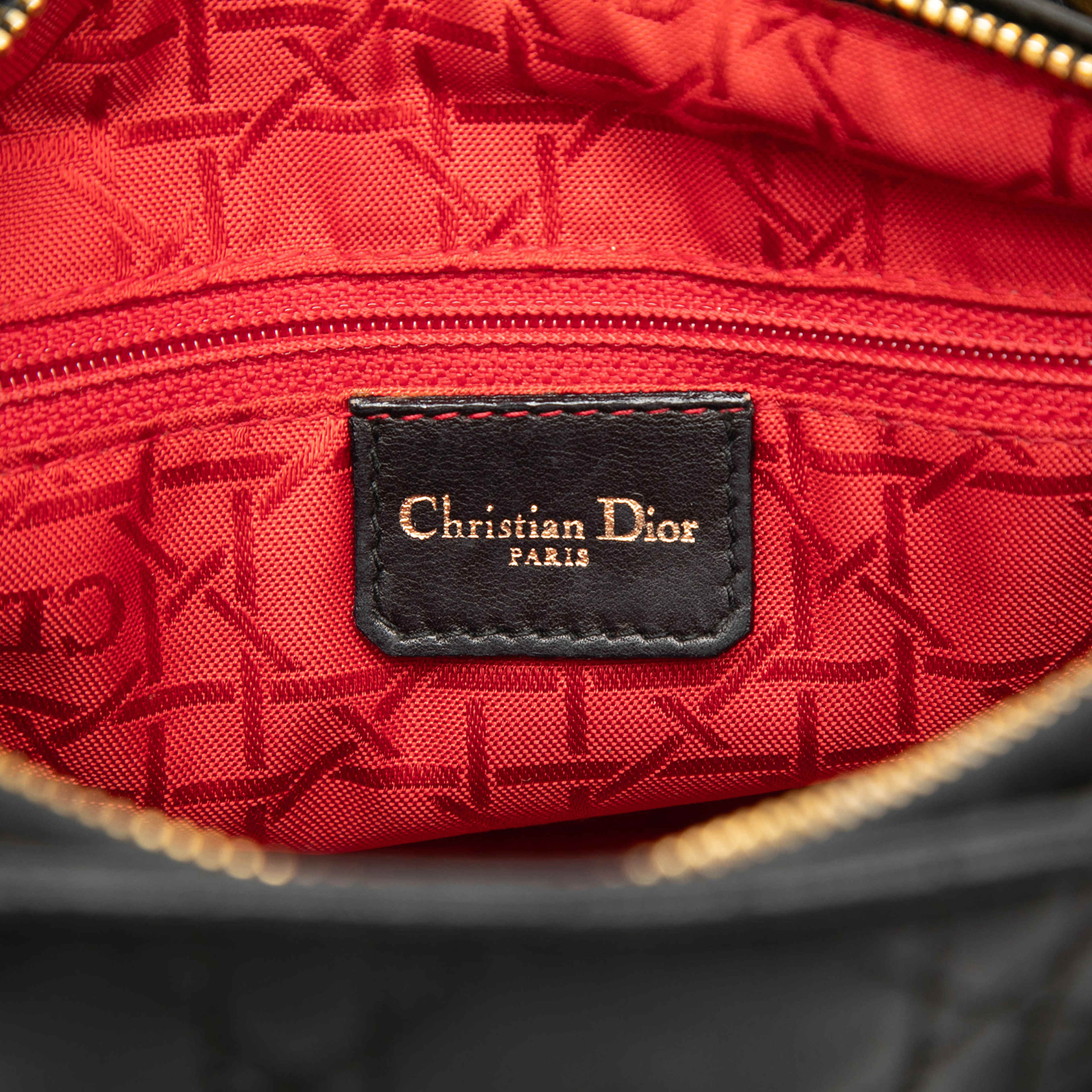 Dior Medium Lambskin Cannage Lady Dior, från Luxclusif, i färgen black. Klicka för att öppna bilden i stort format