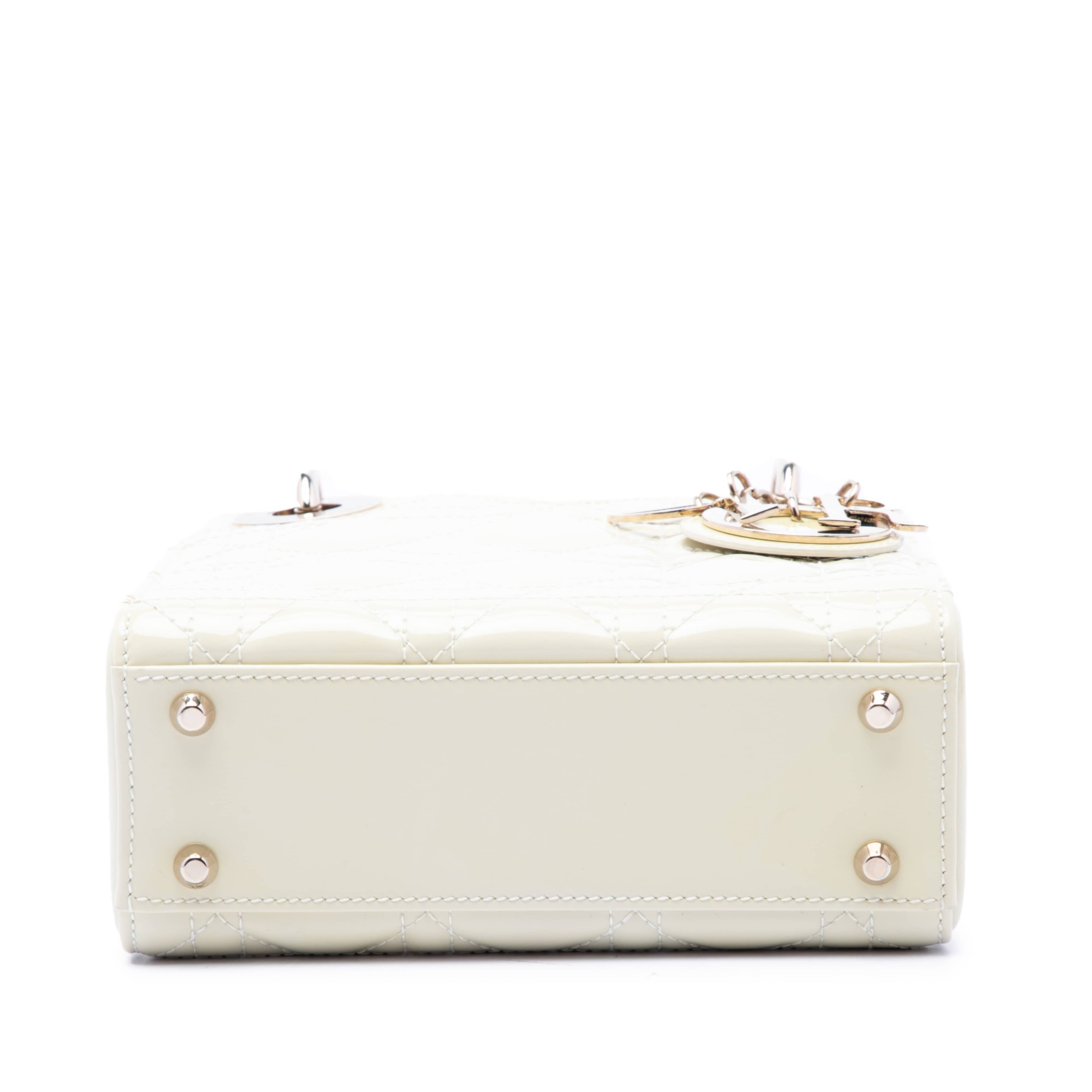 Dior Mini Patent Cannage Lady Dior, från Luxclusif, i färgen vit. Klicka för att öppna bilden i stort format