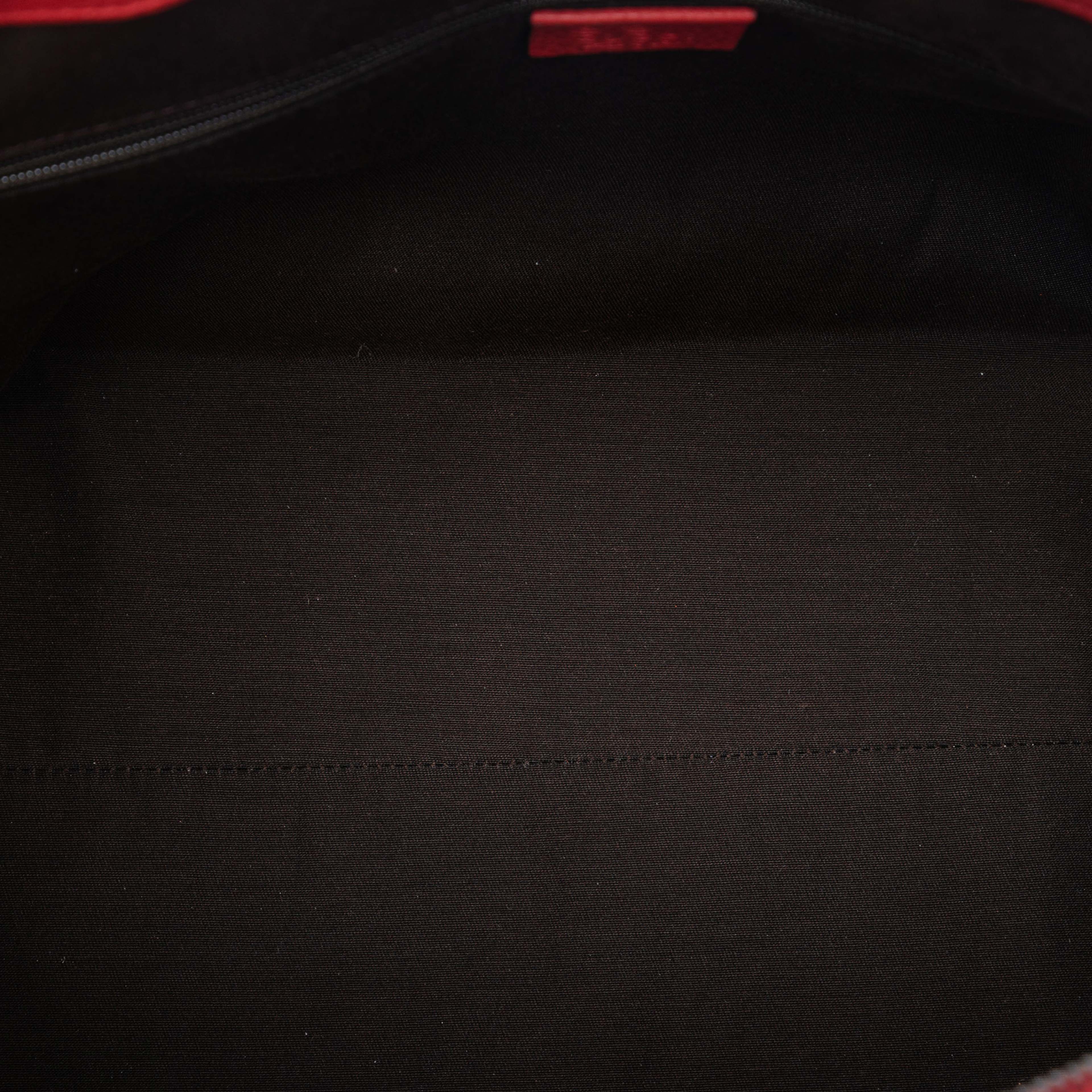 Gucci Leather Gg Charm Dome Satchel, från Luxclusif, i färgen red. Klicka för att öppna bilden i stort format