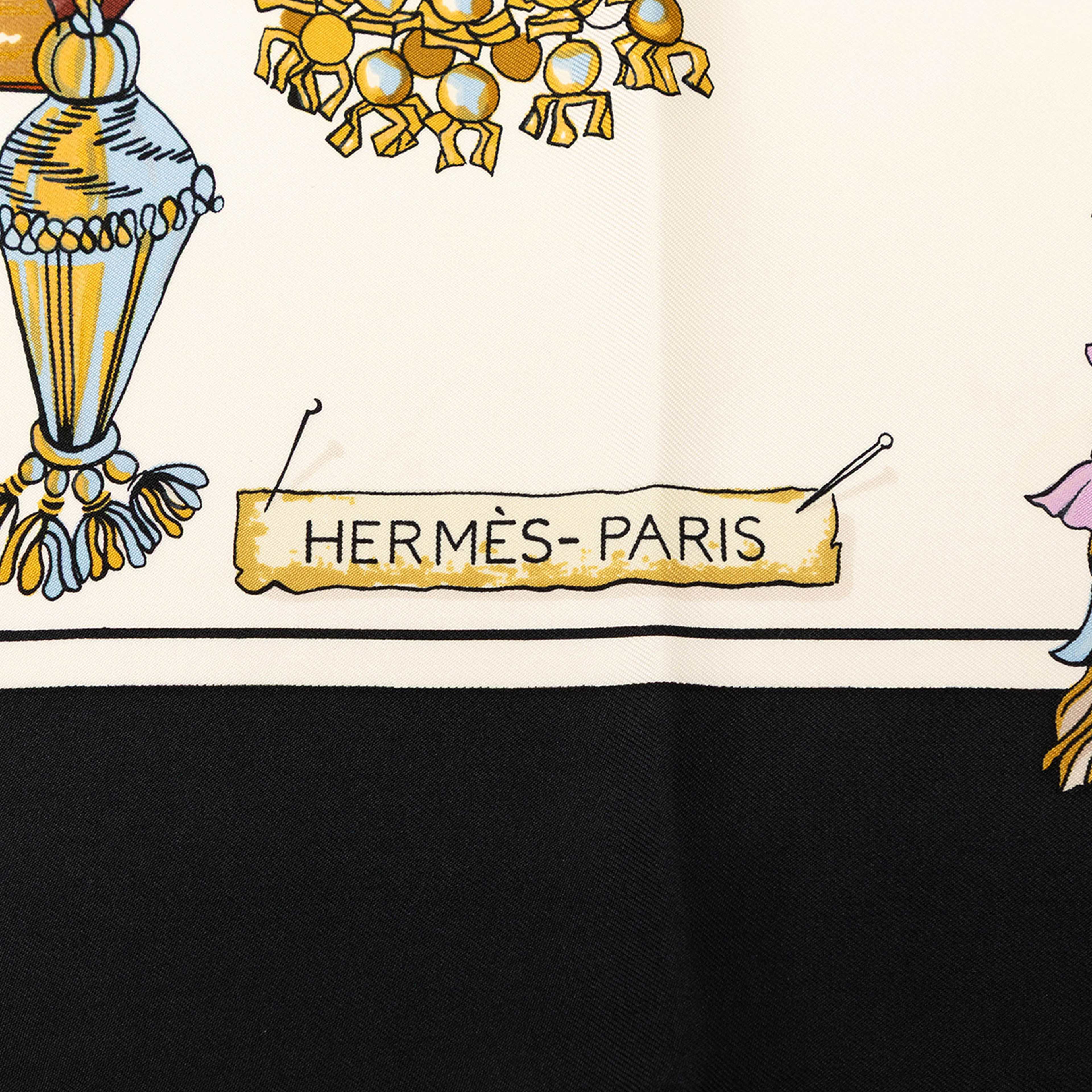 Hermès Passementerie Silk Scarf 90, från Luxclusif, i färgen white. Klicka för att öppna bilden i stort format