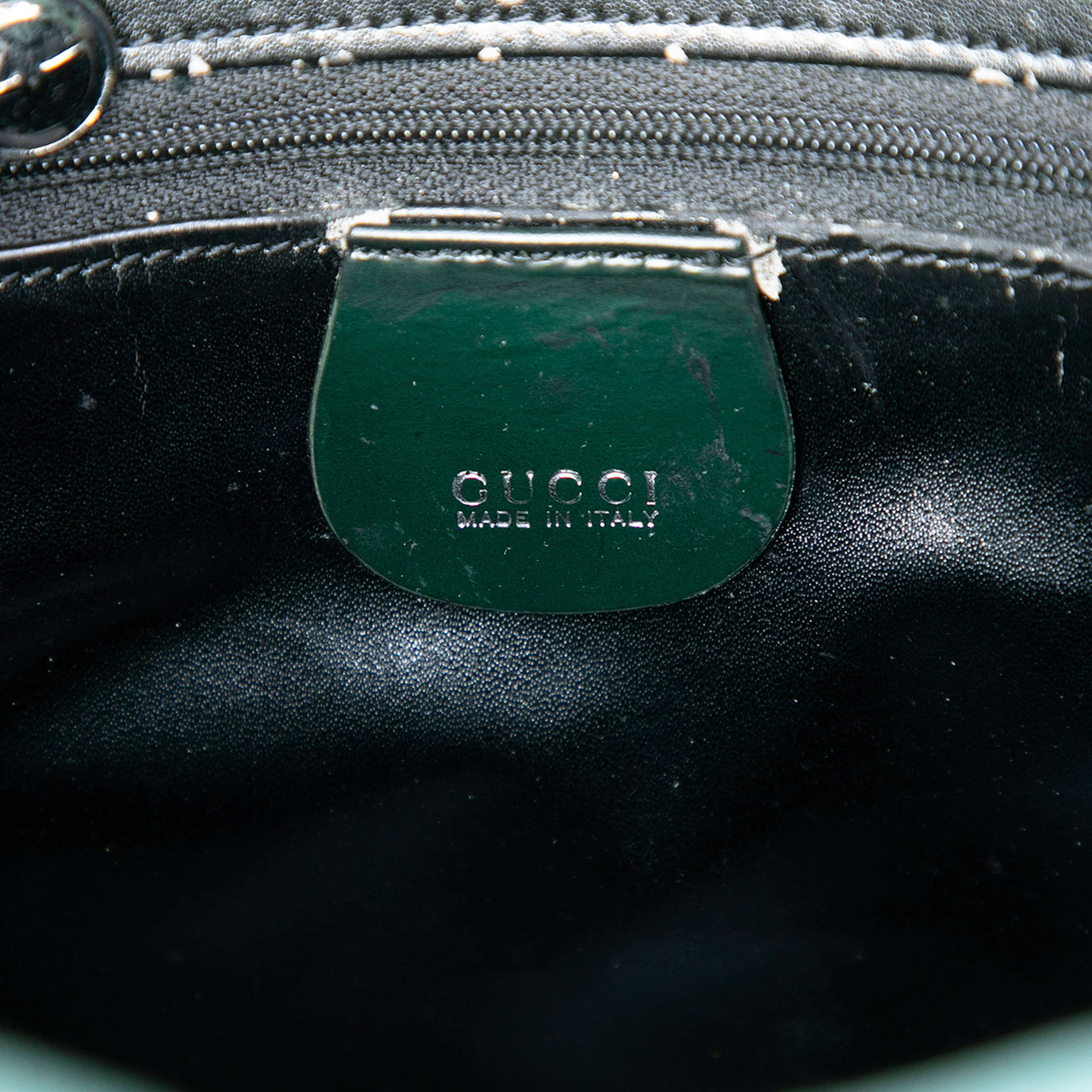 Gucci Calfskin Interlocking G Bucket Bag, från Luxclusif, i färgen dark green. Klicka för att öppna bilden i stort format