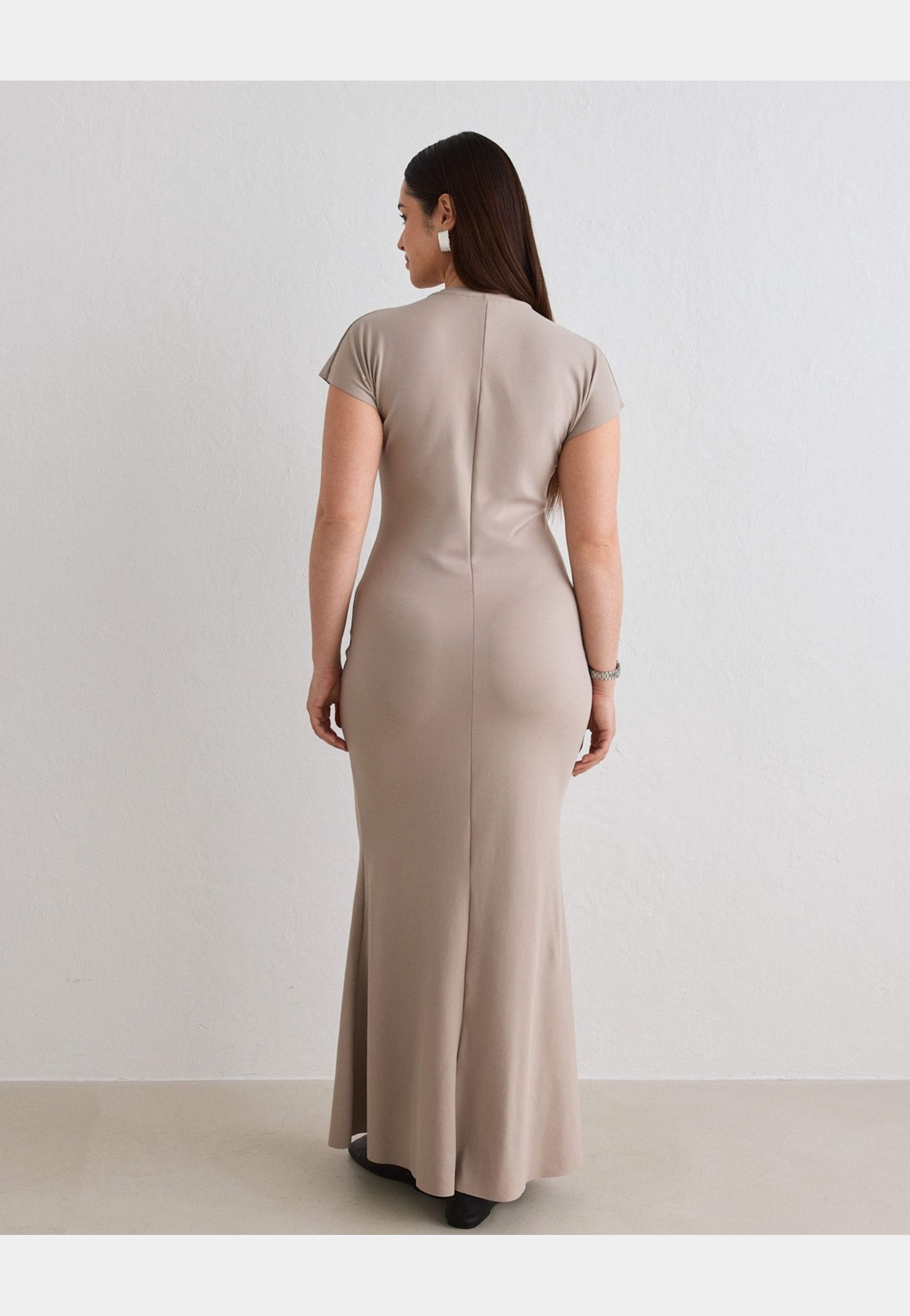 Sense Mermaid Cap Sleeve Dress, från aim'n, i färgen dark clay. Klicka för att öppna bilden i stort format