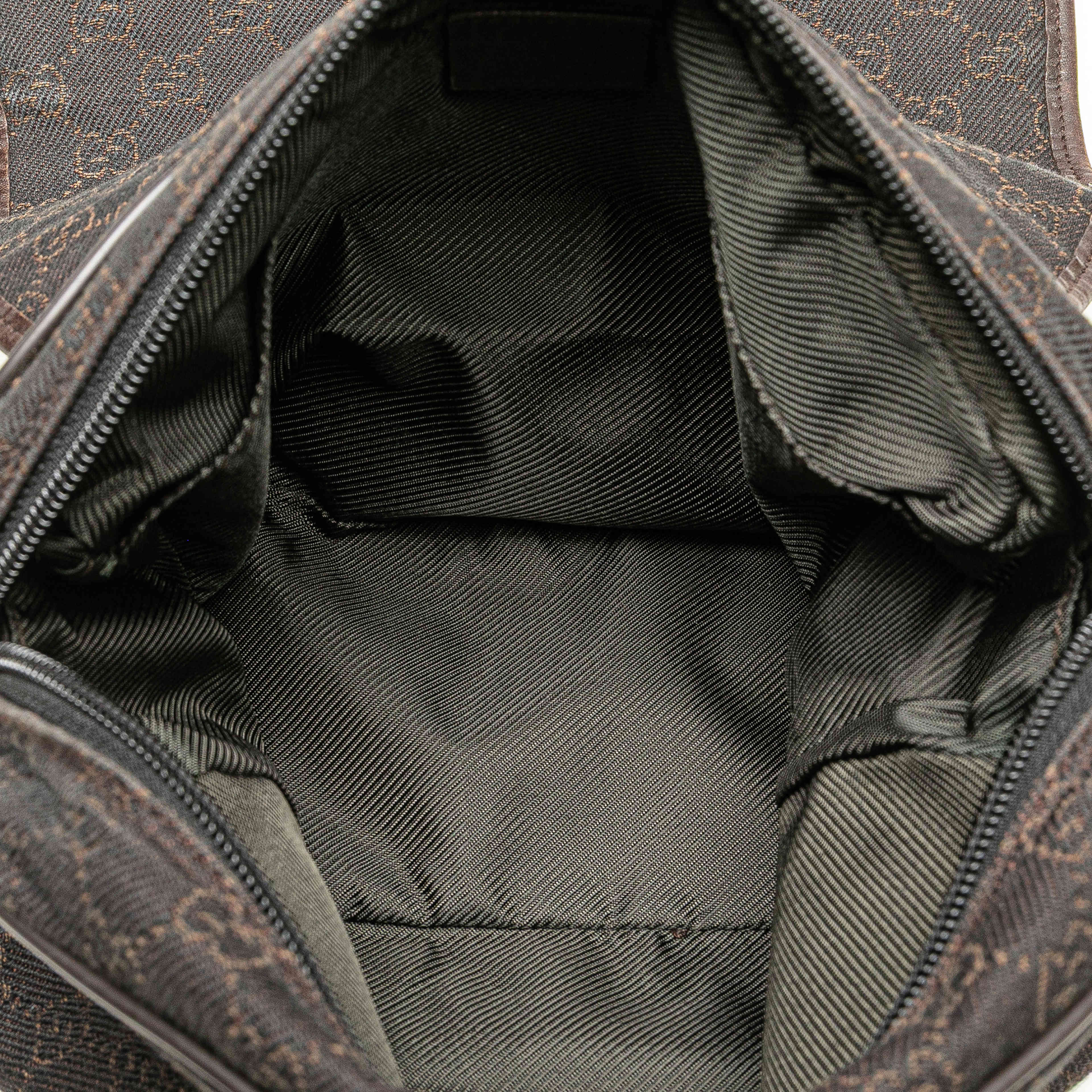 Gucci Gg Canvas Crossbody, från Luxclusif, i färgen dark brown. Klicka för att öppna bilden i stort format