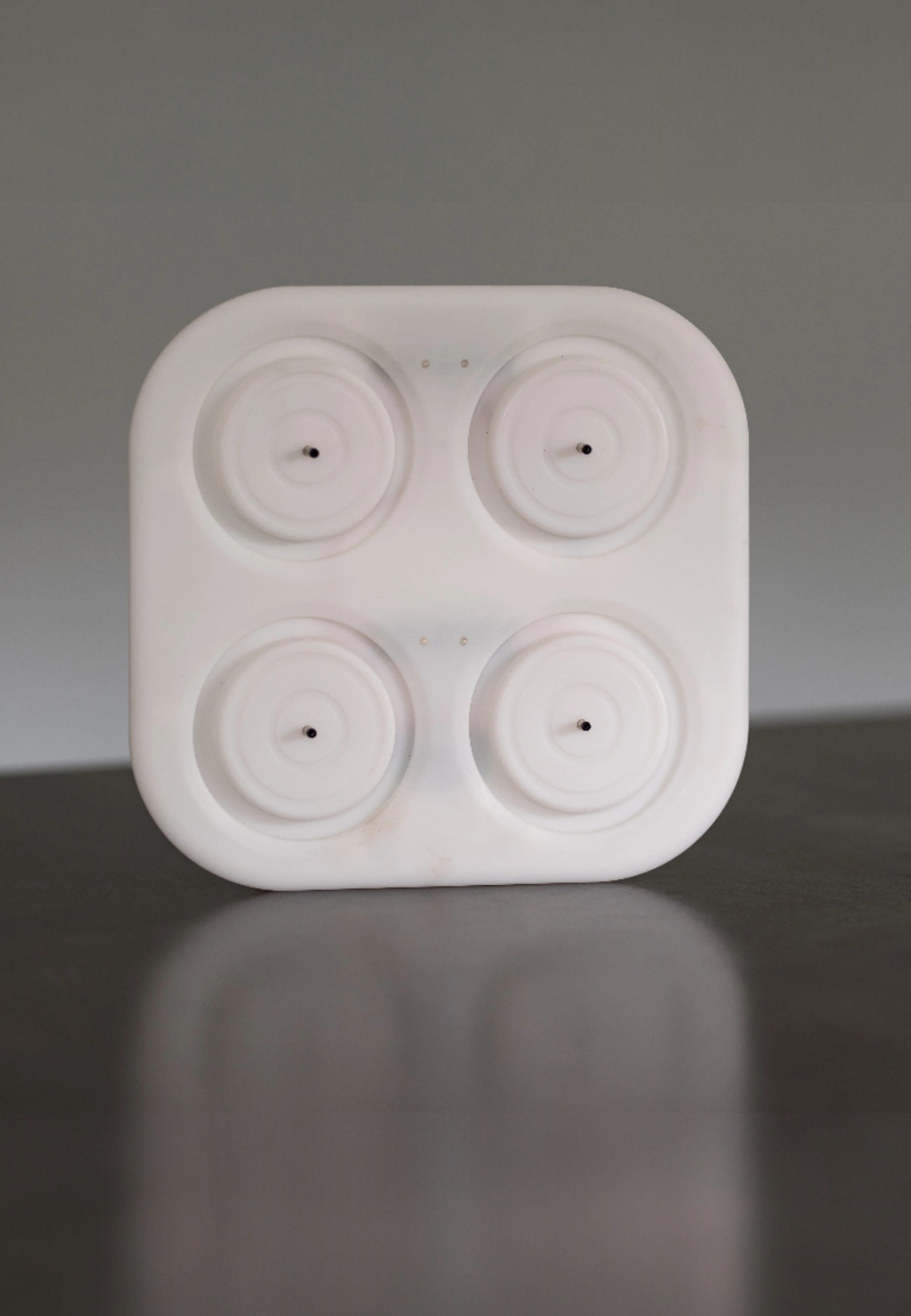 Sia Led-laddningsstation För Värmeljus, Pelarljus Eller Julljus 4 St, från Led Nordic, i färgen vit. Klicka för att öppna bilden i stort format