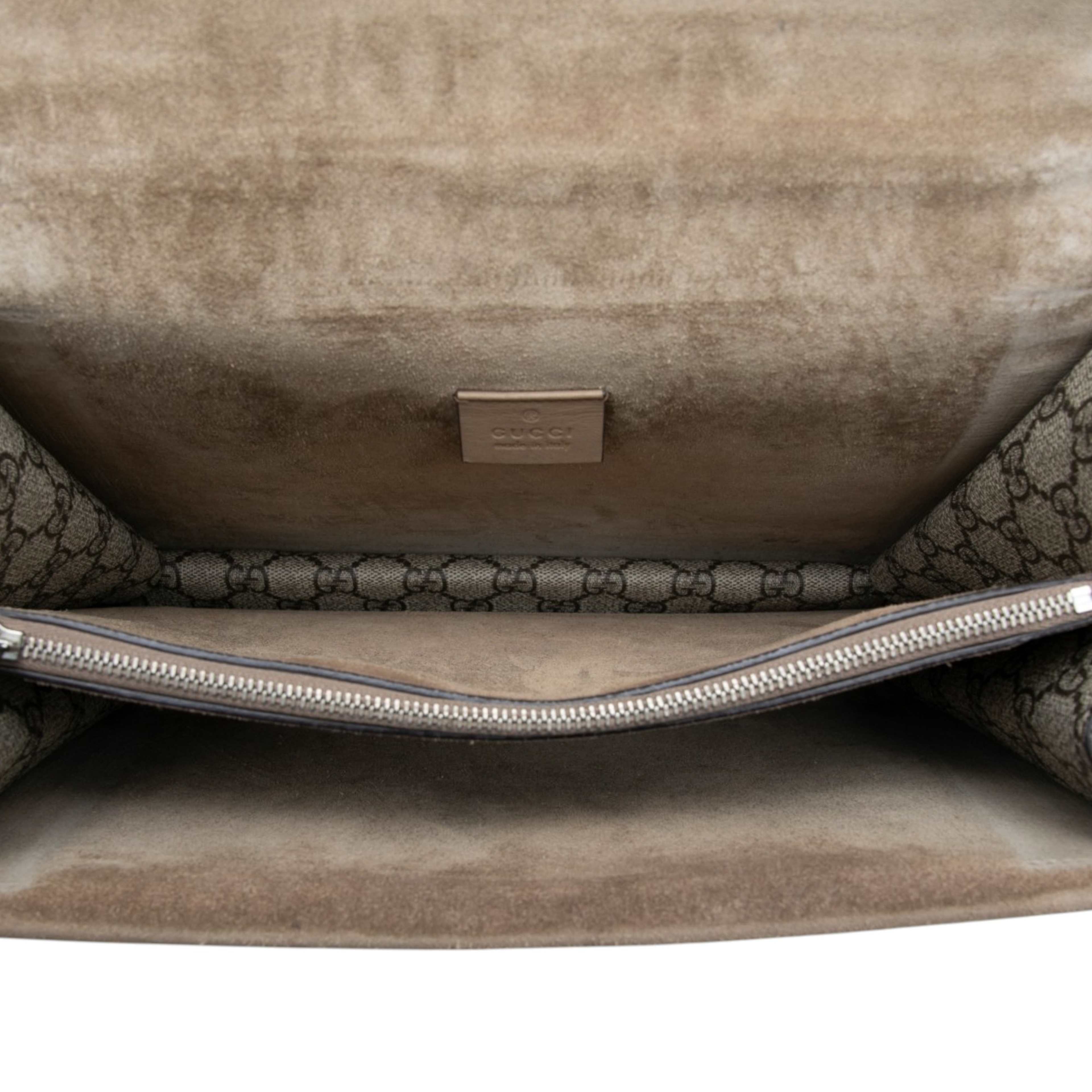 Gucci Medium Gg Supreme Dionysus Shoulder Bag, från Luxclusif, i färgen beige. Klicka för att öppna bilden i stort format