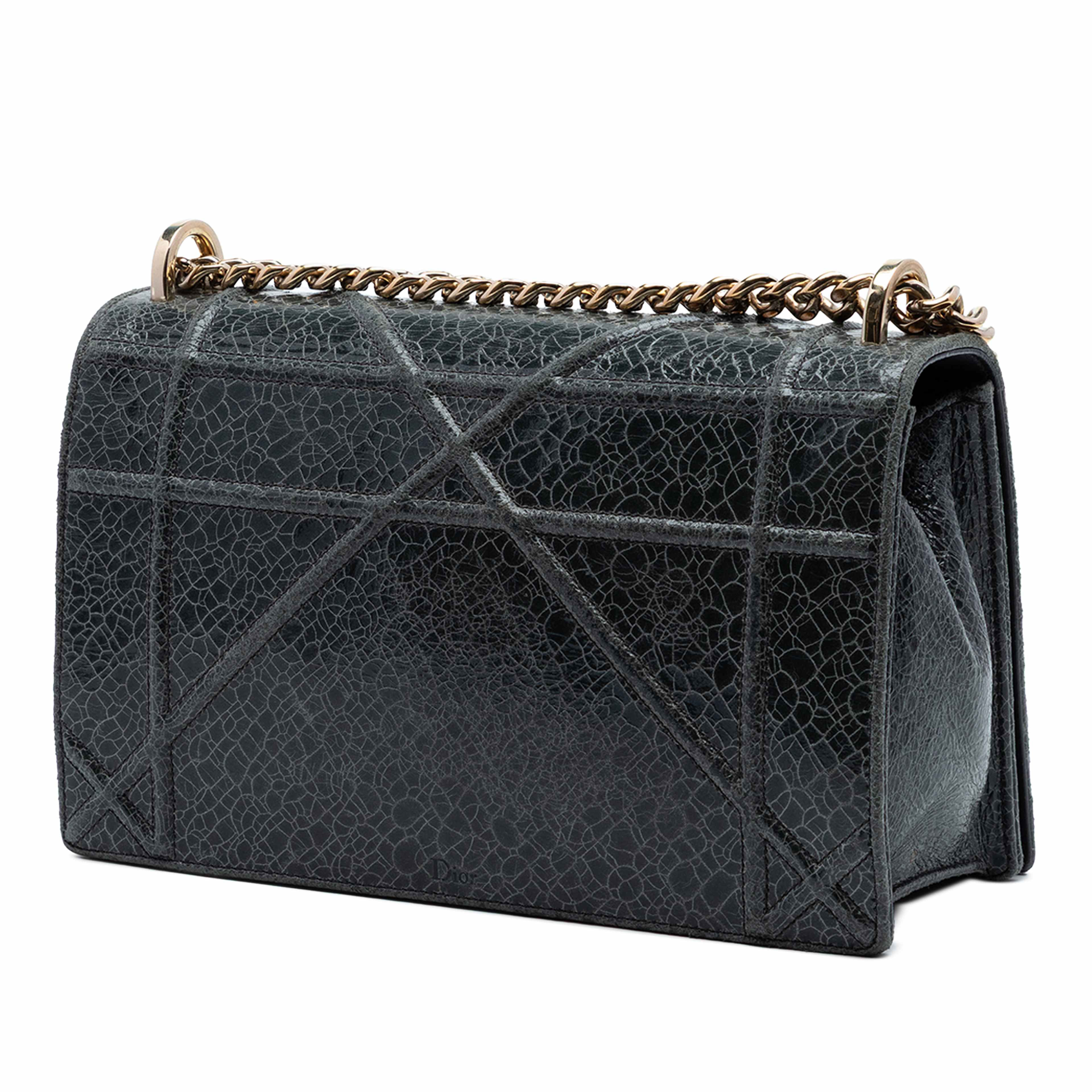 Dior Medium Crackled Deerskin Diorama Flap, från Luxclusif, i färgen black. Klicka för att öppna bilden i stort format