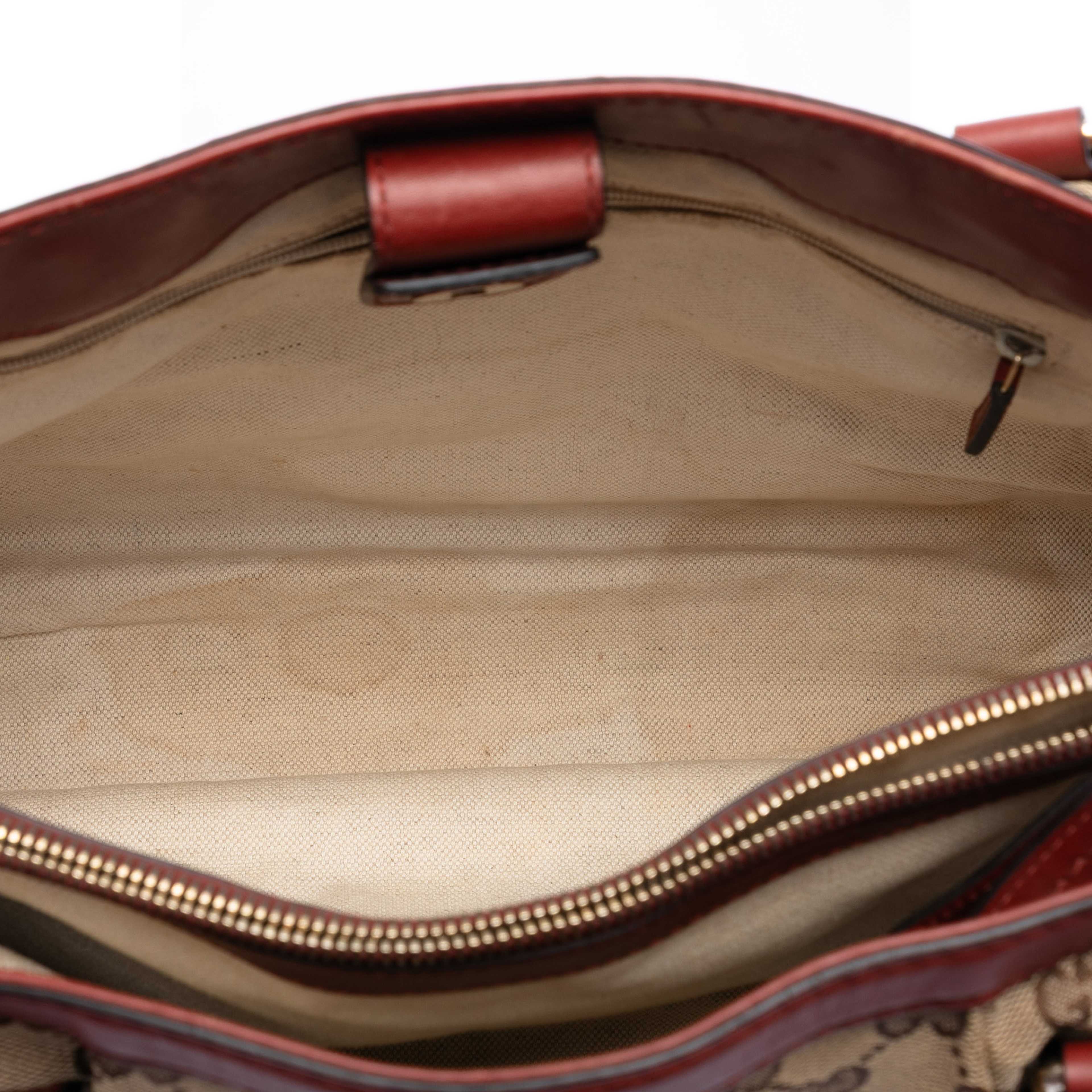 Gucci Gg Canvas Sukey Tote, från Luxclusif, i färgen beige. Klicka för att öppna bilden i stort format